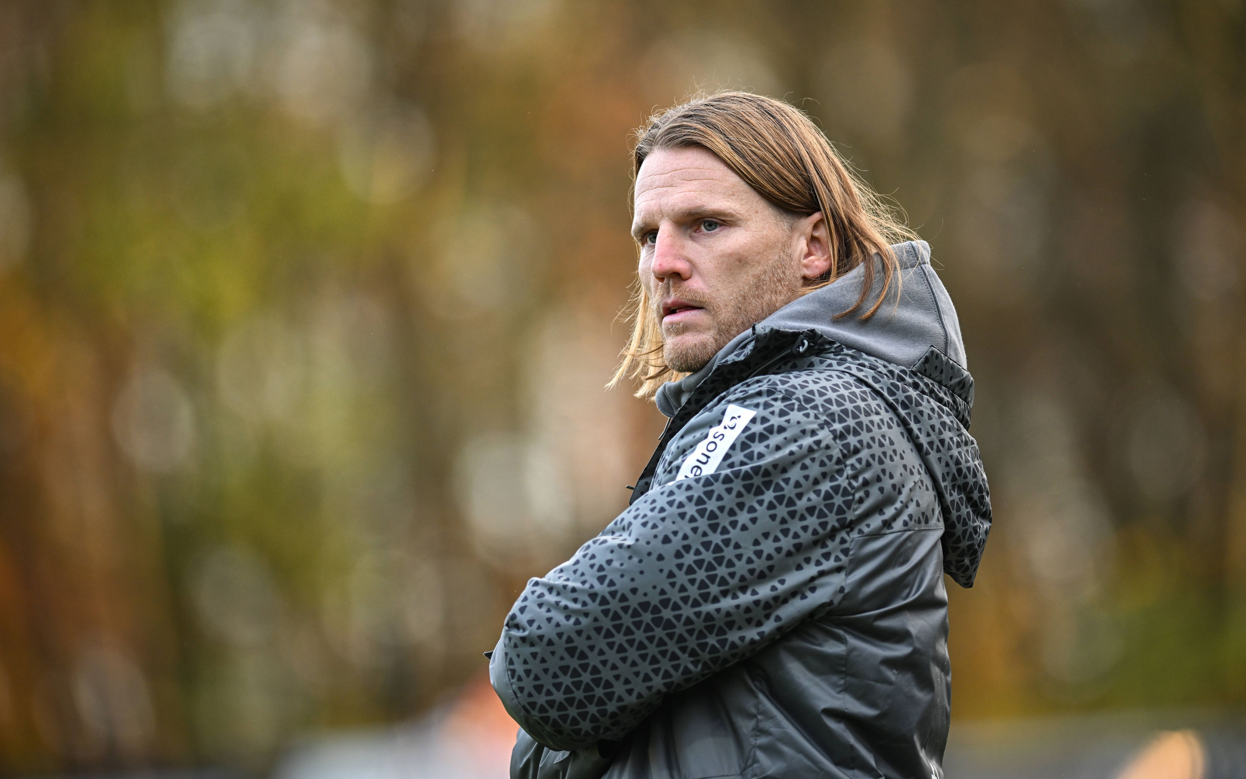 Eugen Polanski von Borussia Mönchengladbach verschränkt die Arme.