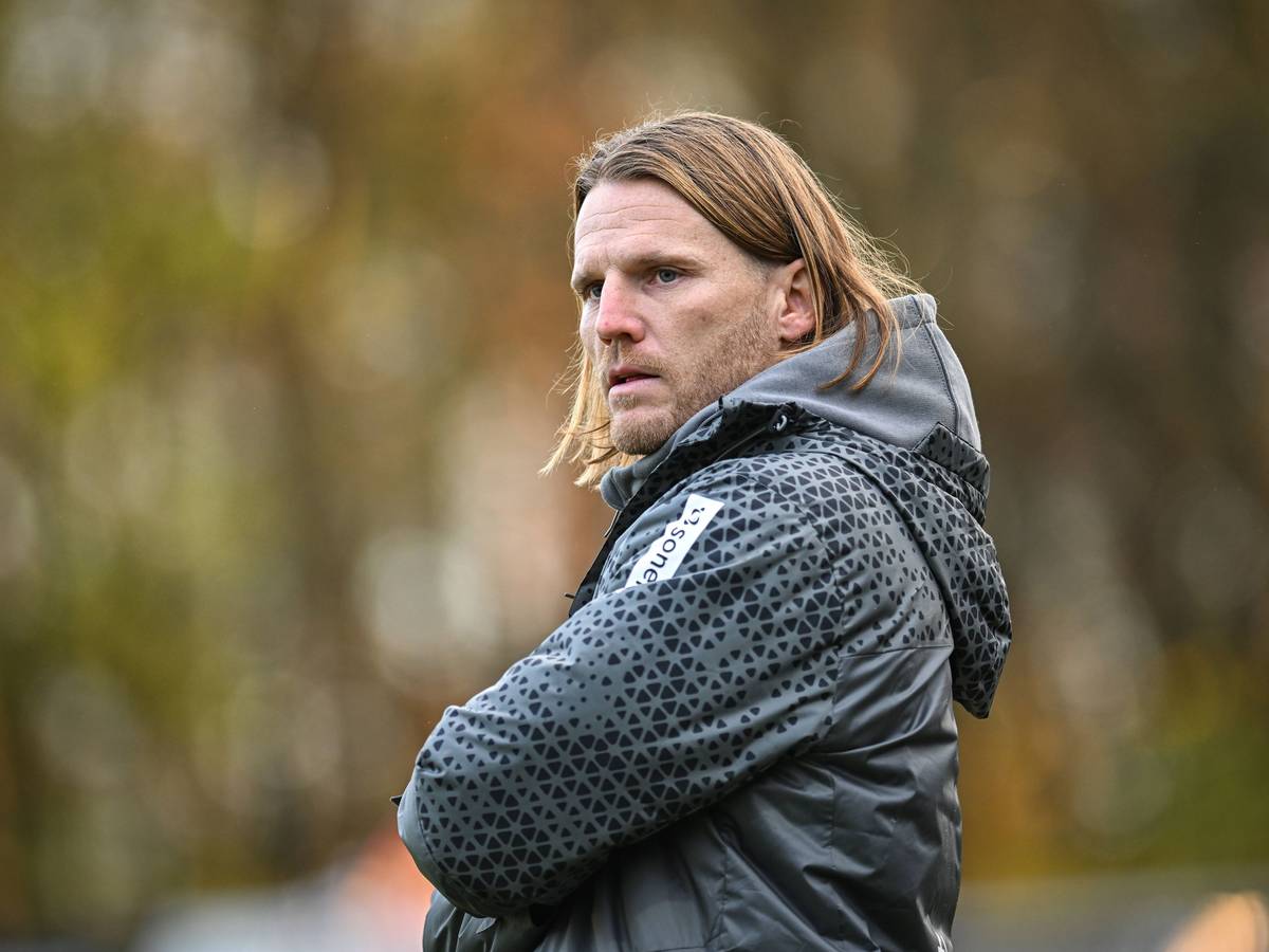 Eugen Polanski von Borussia Mönchengladbach verschränkt die Arme.