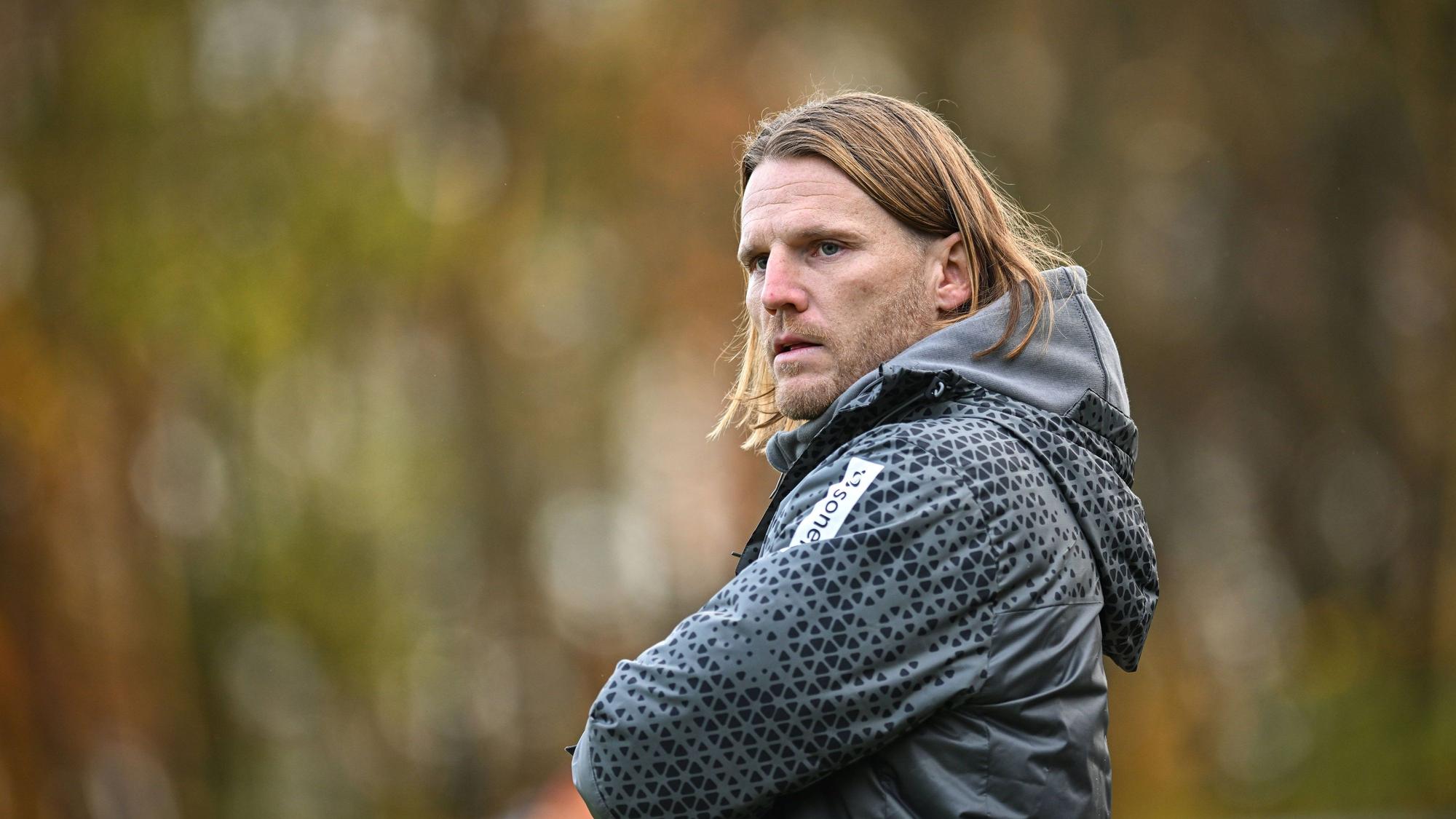 Eugen Polanski von Borussia Mönchengladbach verschränkt die Arme.