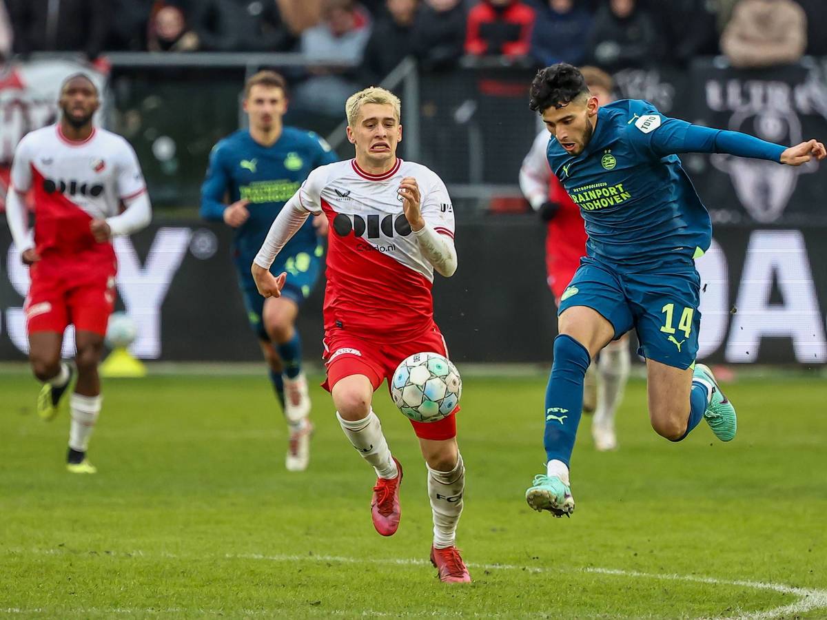 Oscar Fraulo und Ricardo Pepi kämpfen um den Ball.