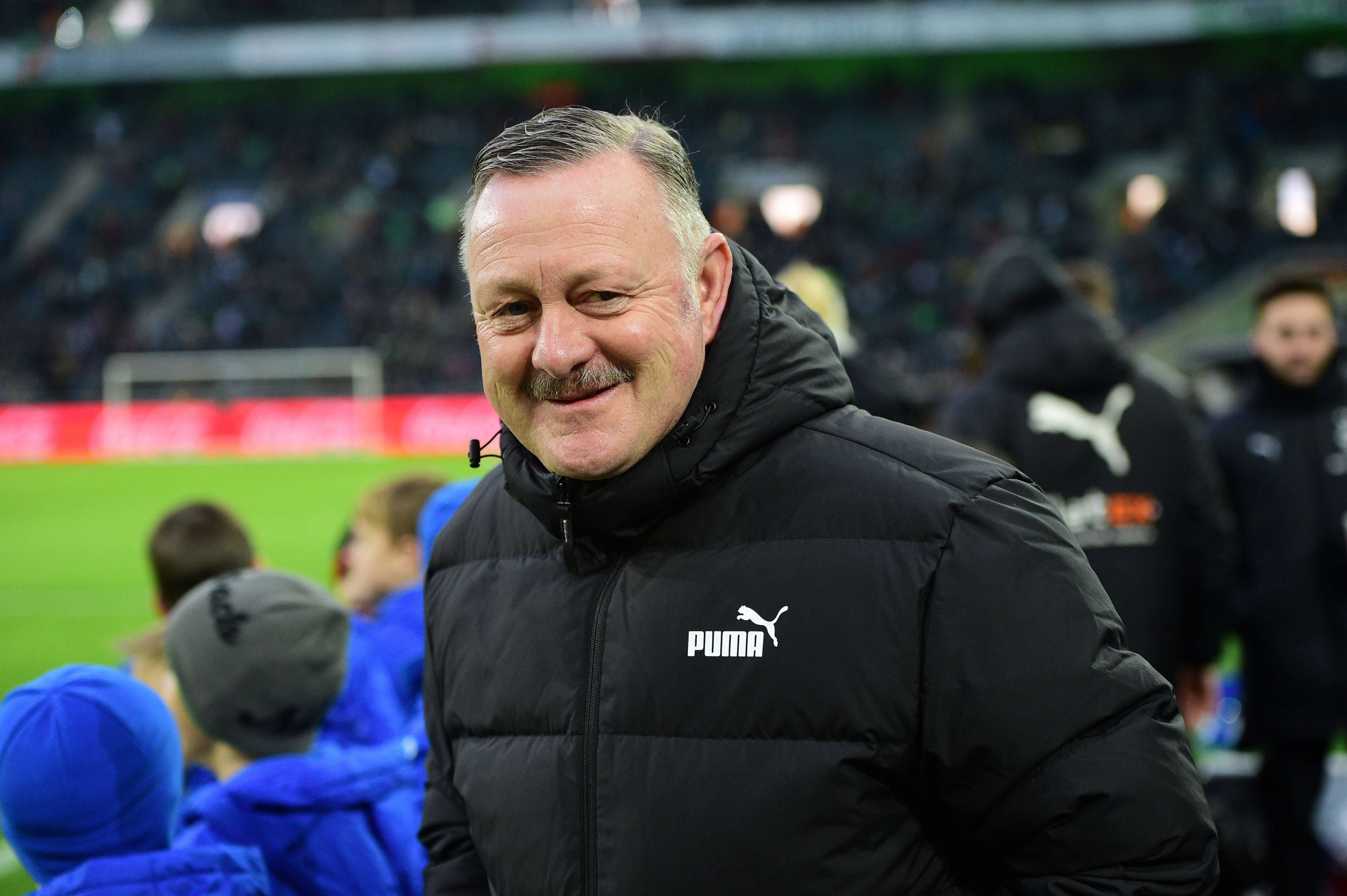 Roland Virkus lächelt in die Kamera.