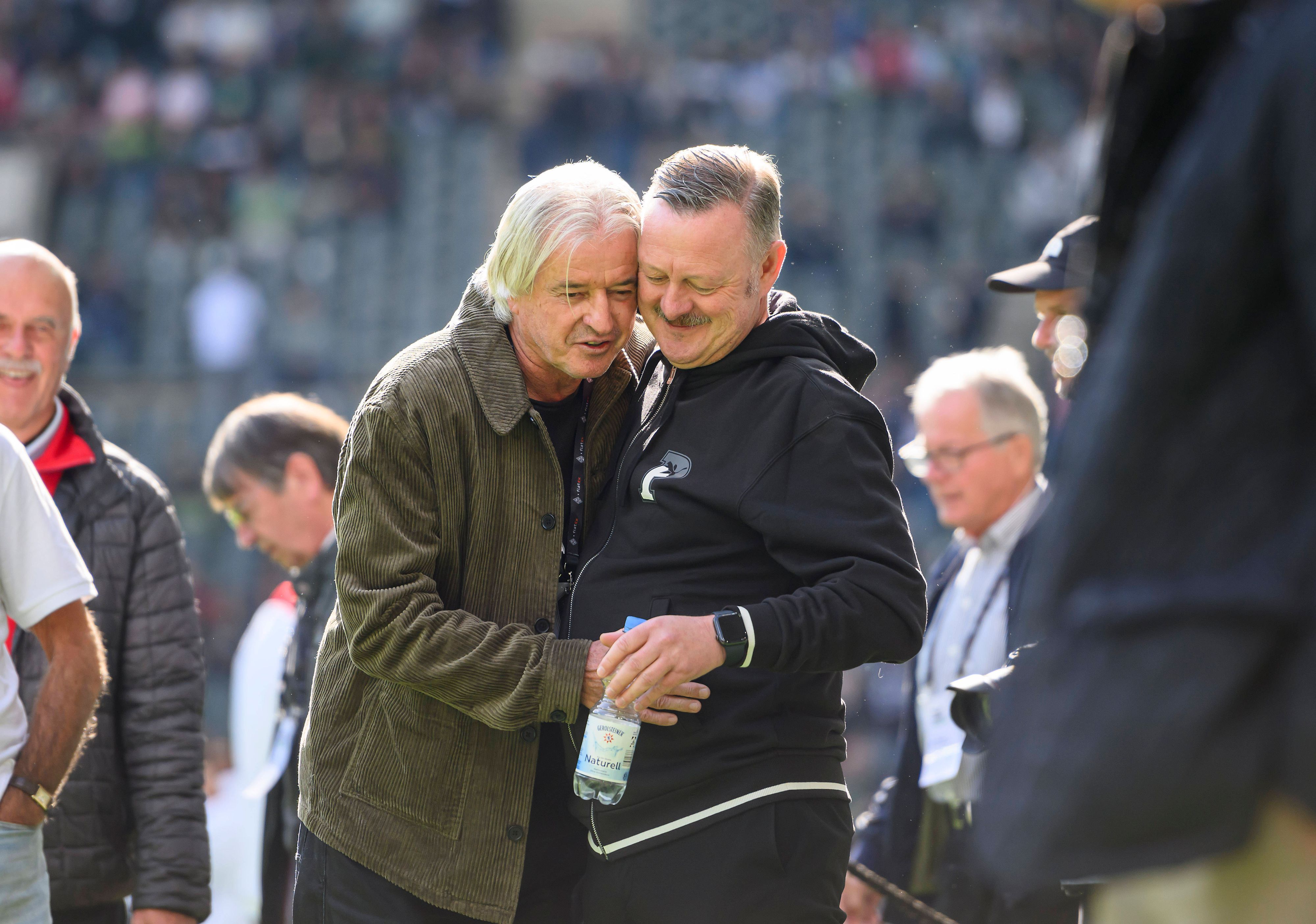 Christian Kulik und Roland Virkus im innigen Austausch.