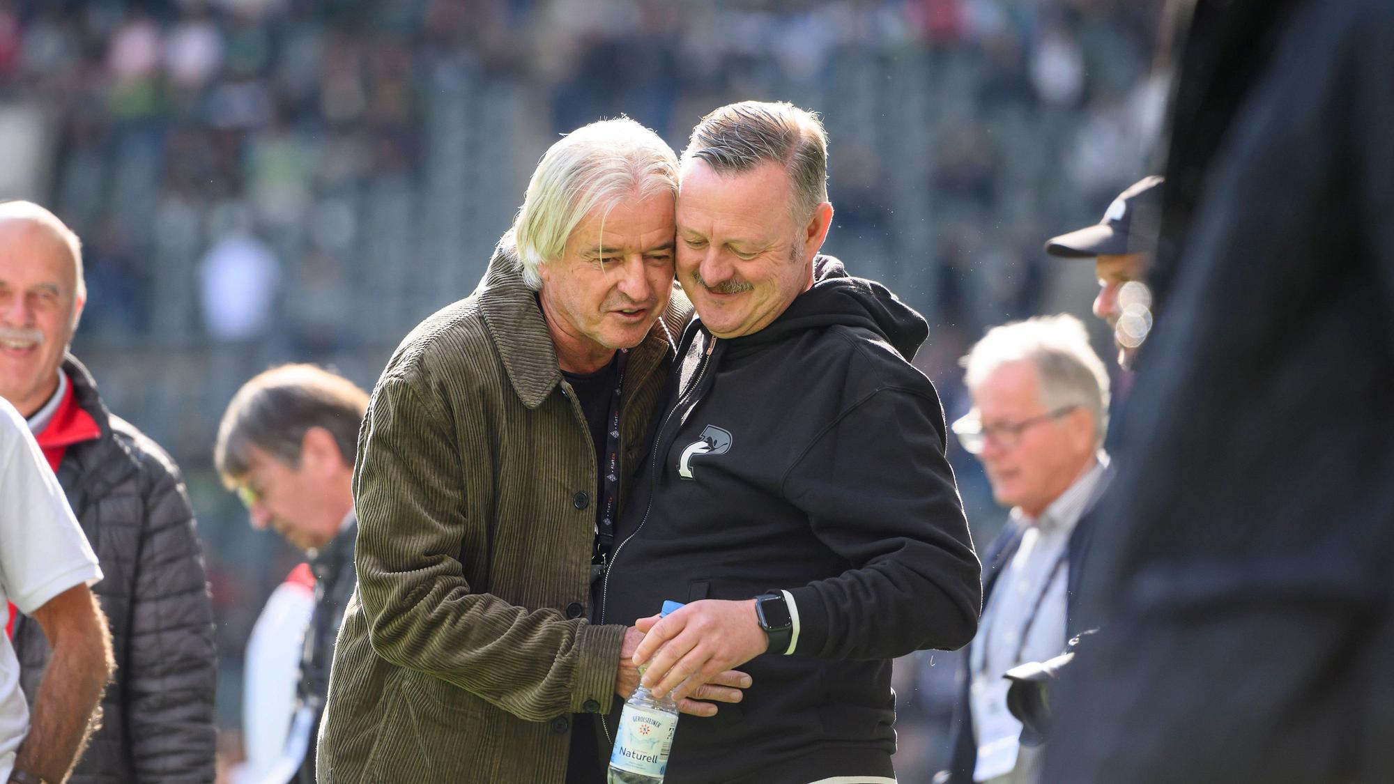 Christian Kulik und Roland Virkus im innigen Austausch.