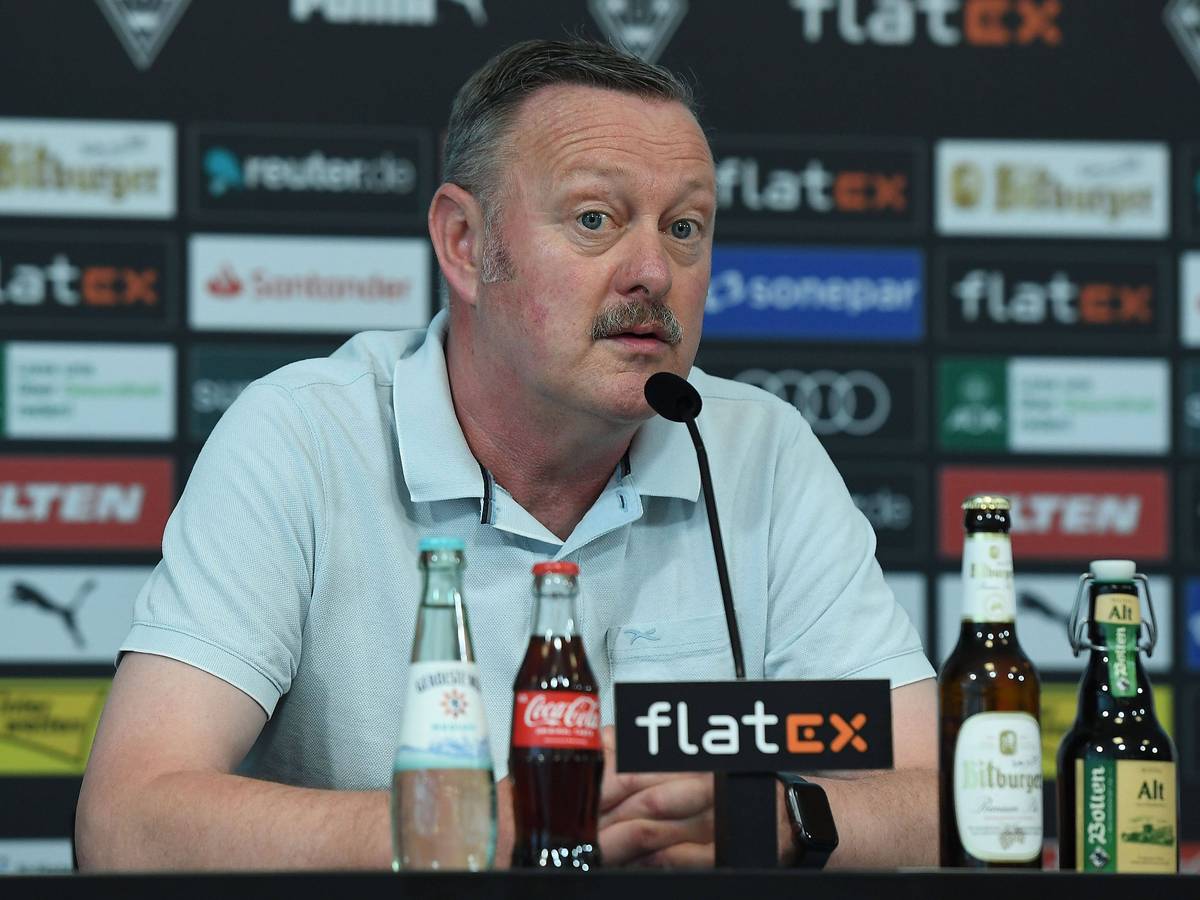 Roland Virkus bei einer Pressekonferenz.