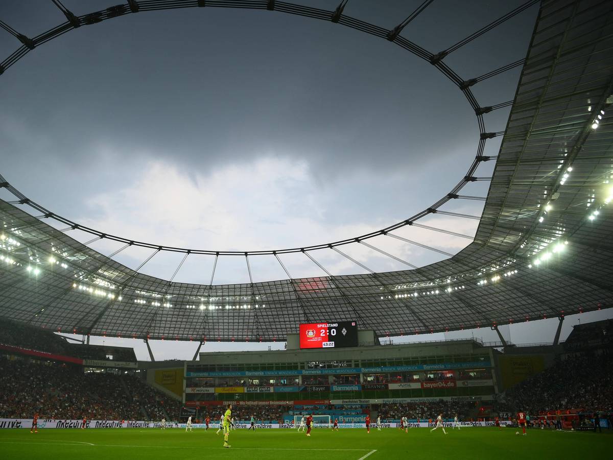 Die BayArena bei einem Heimspiel.