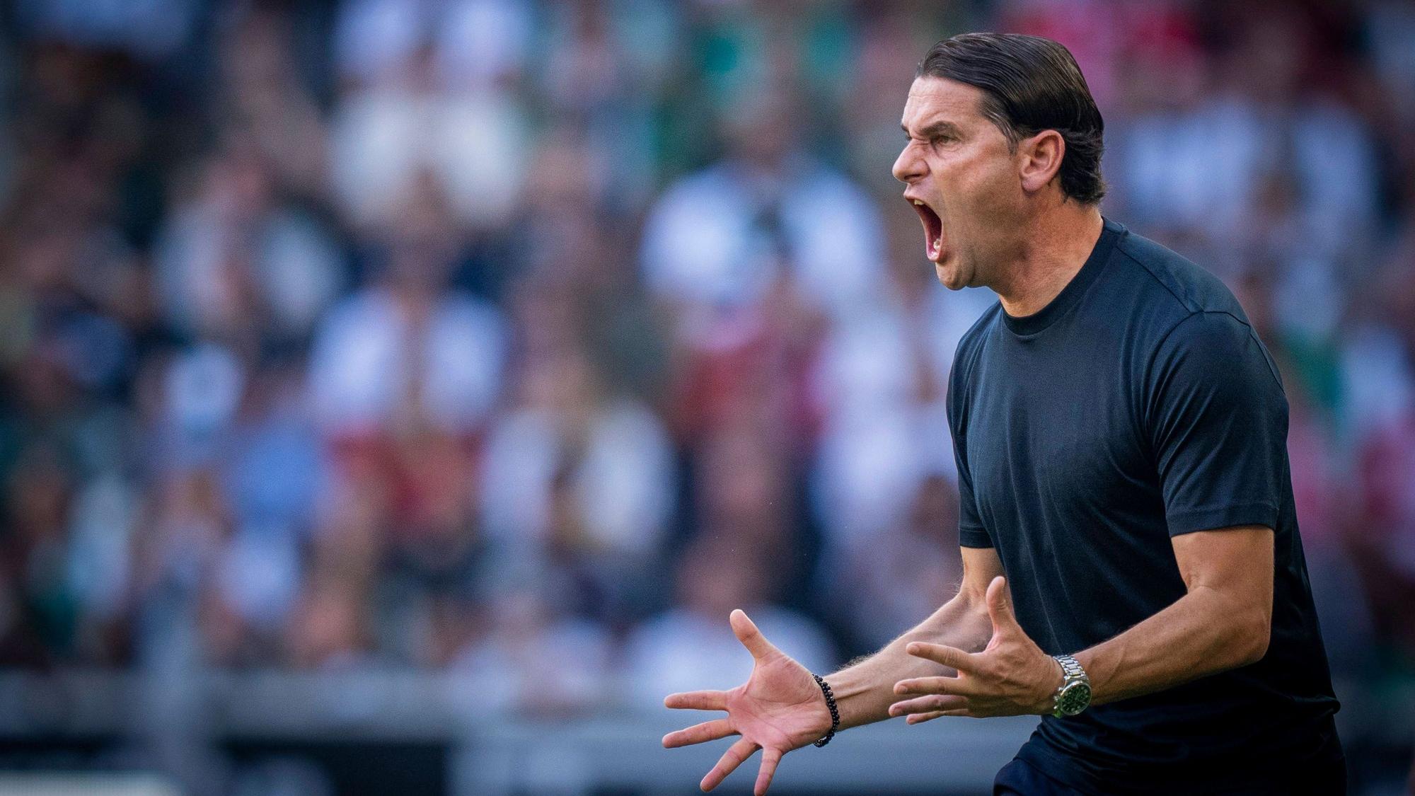 Gerardo Seoane gibt energische Anweisungen.
