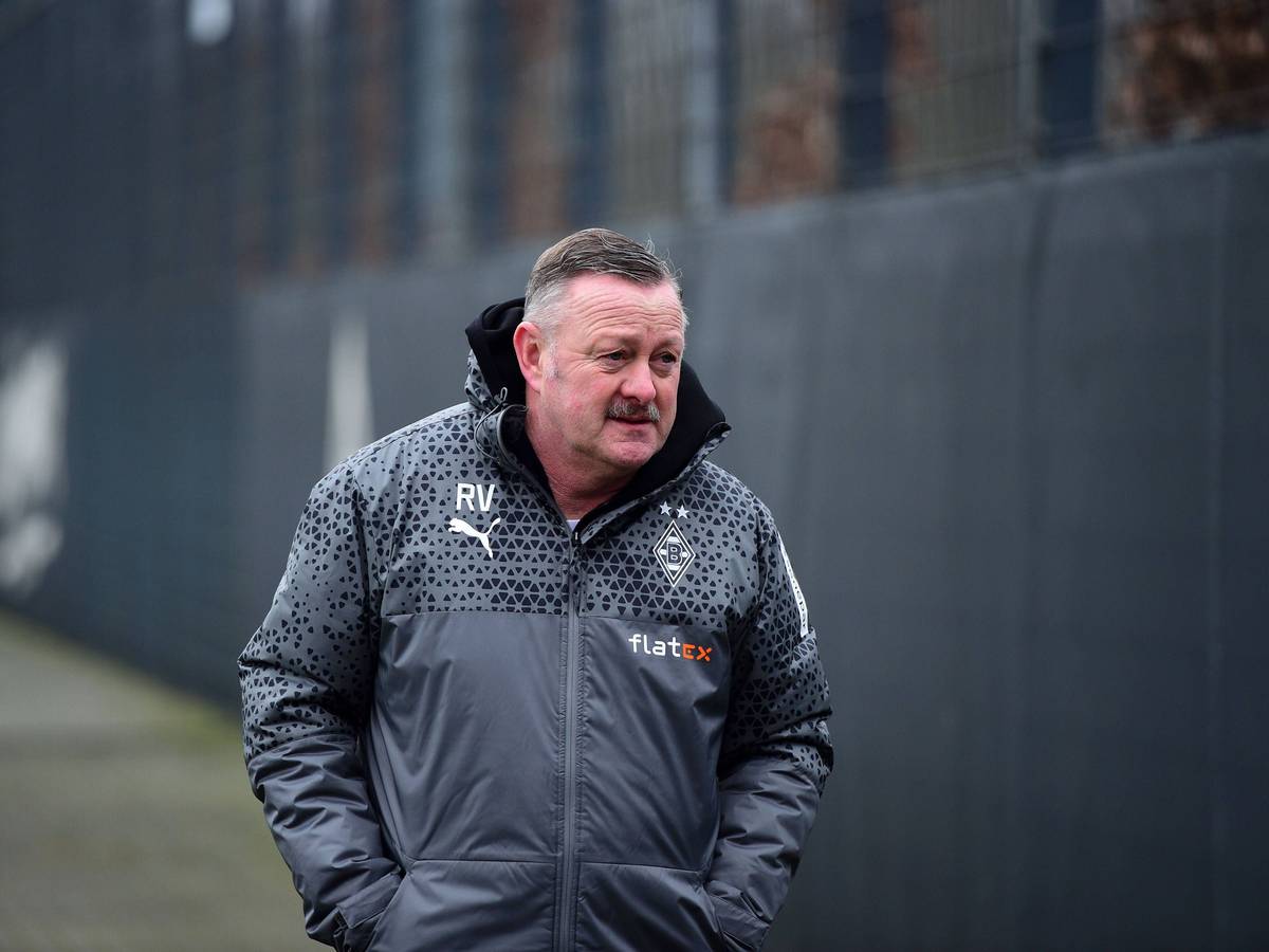 Roland Virkus am Trainingsplatz.