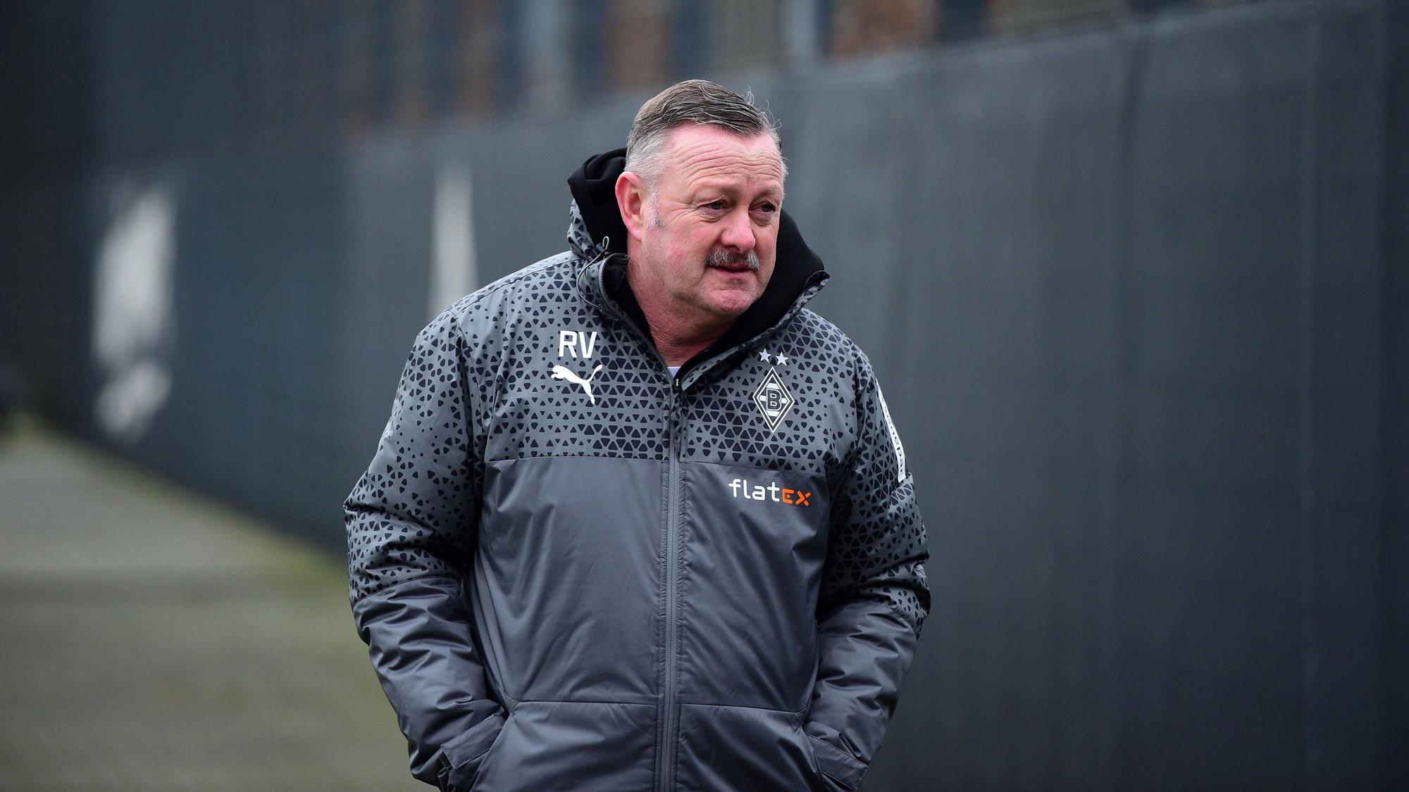 Roland Virkus am Trainingsplatz.