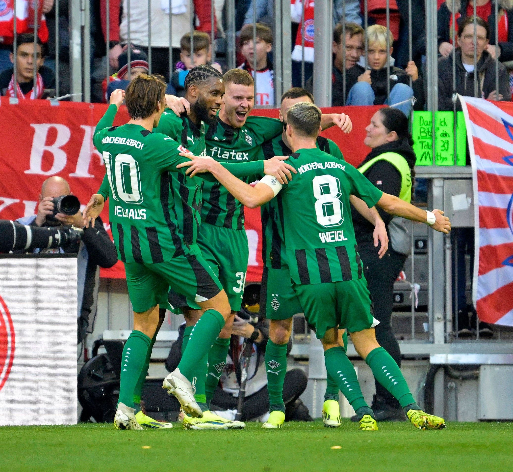 Spieler von Borussia Mönchengladbach beim Torjubel.