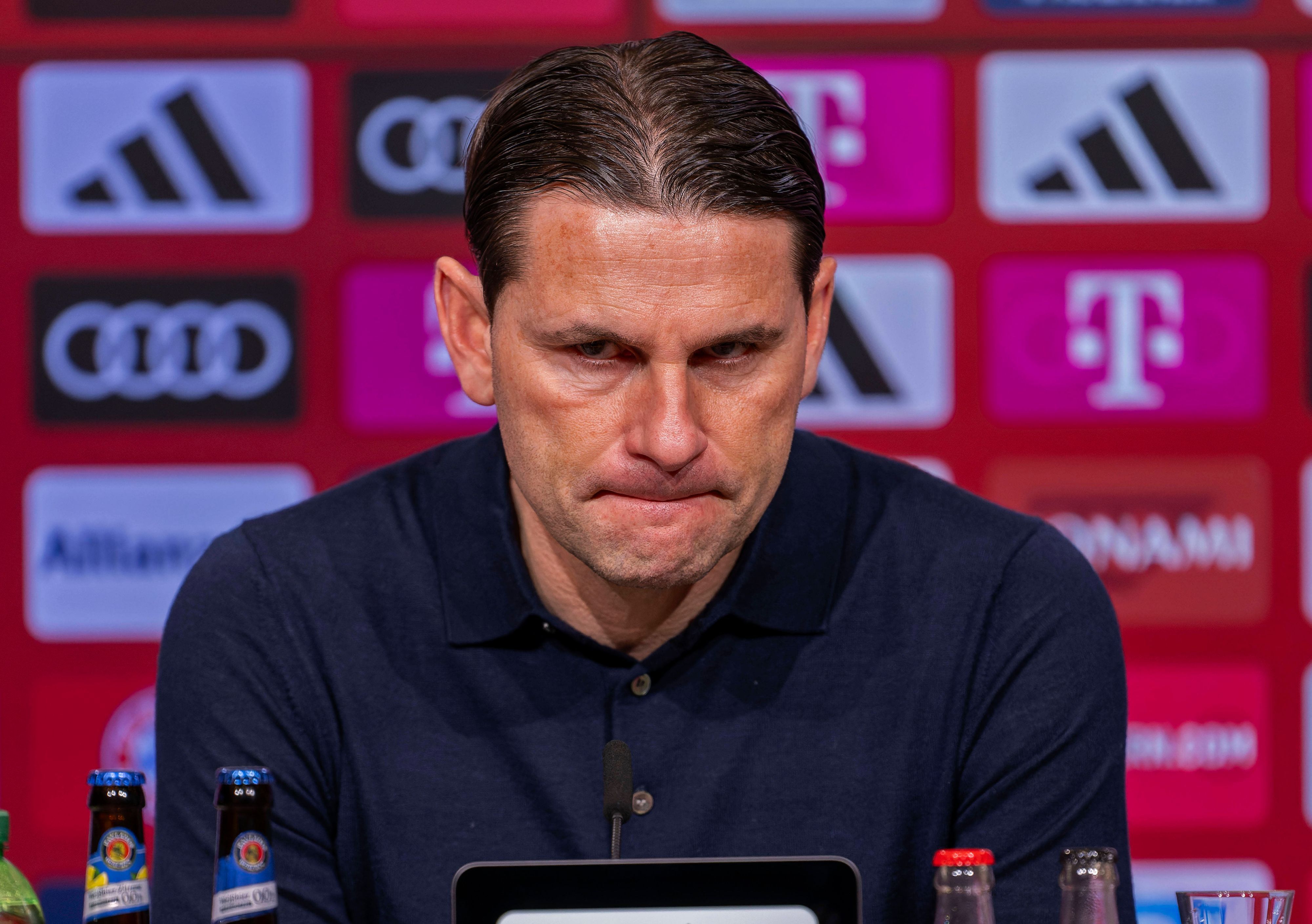 Gerardo Seoane bei einer Pressekonferenz.