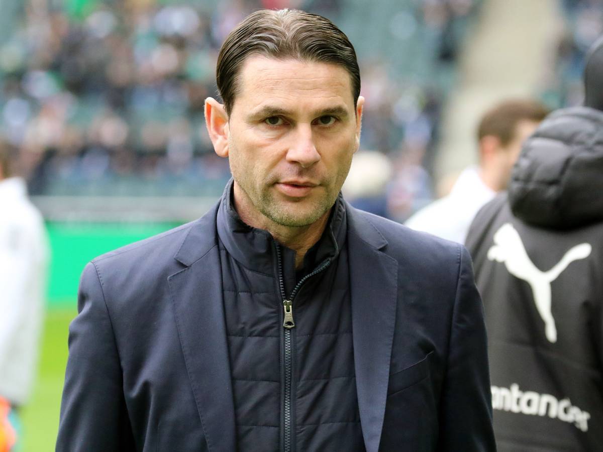 Gerardo Seoane am Spielfeldrand.