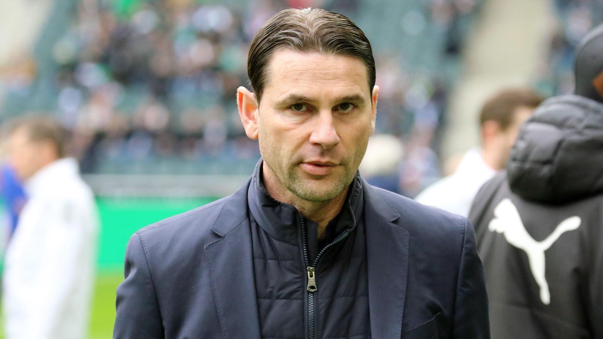 Gerardo Seoane am Spielfeldrand.