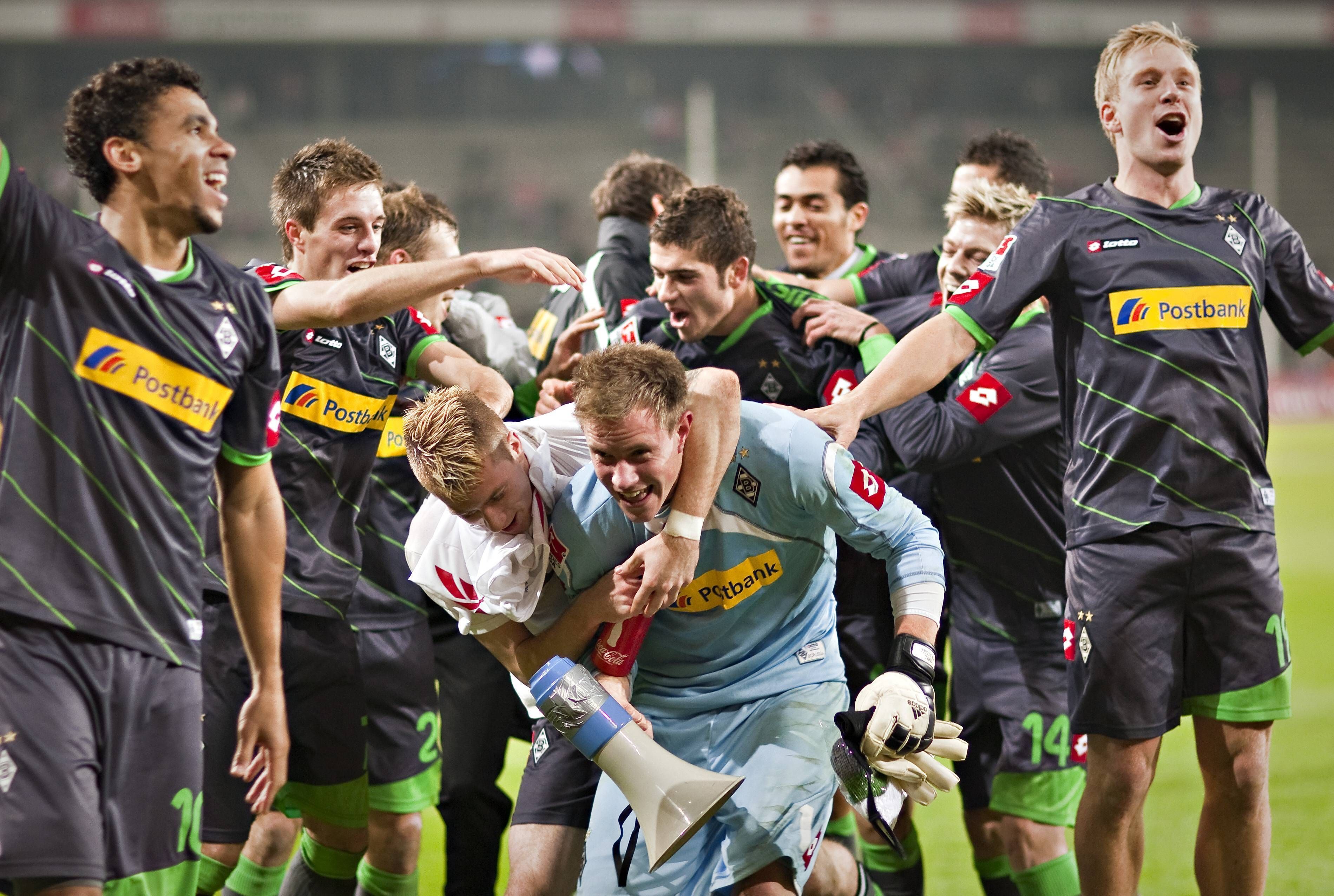 Borussia-Profis feiern einen Derby-Sieg in Köln.