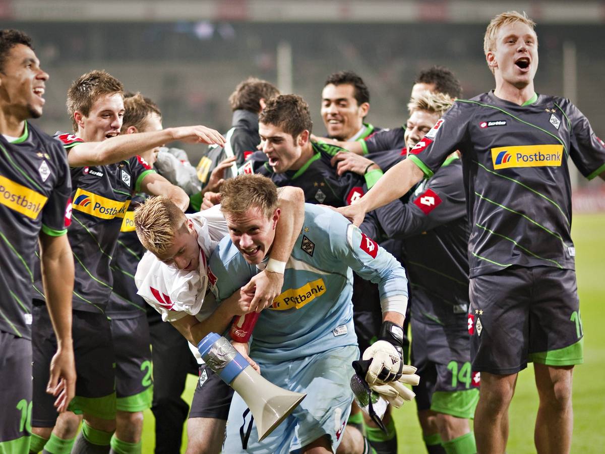 Borussia-Profis feiern einen Derby-Sieg in Köln.