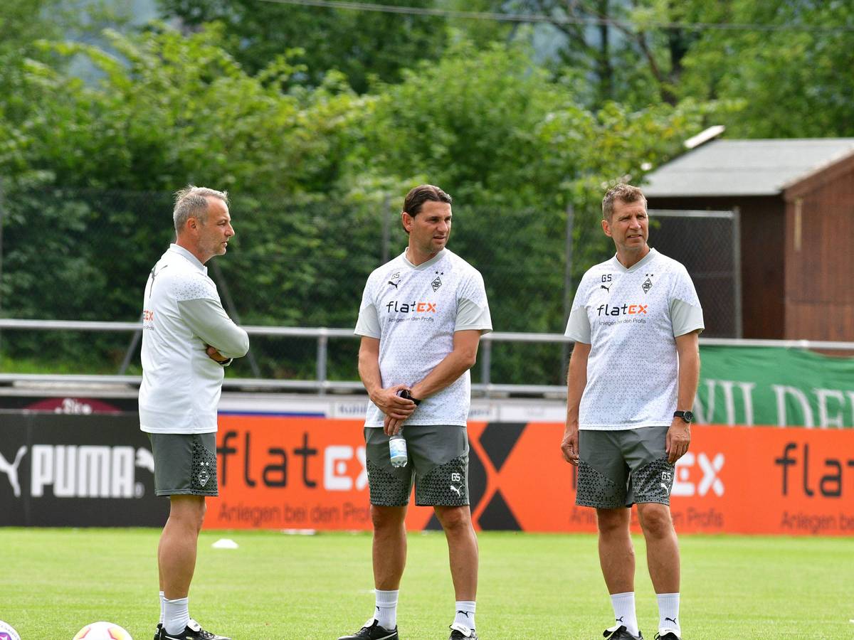 Guido Streichsbier mit Gerardo Seoane auf dem Trainingsplatz.