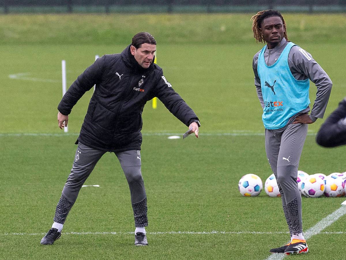 Manu Koné bekommt Anweisungen von Gerardo Seoane.