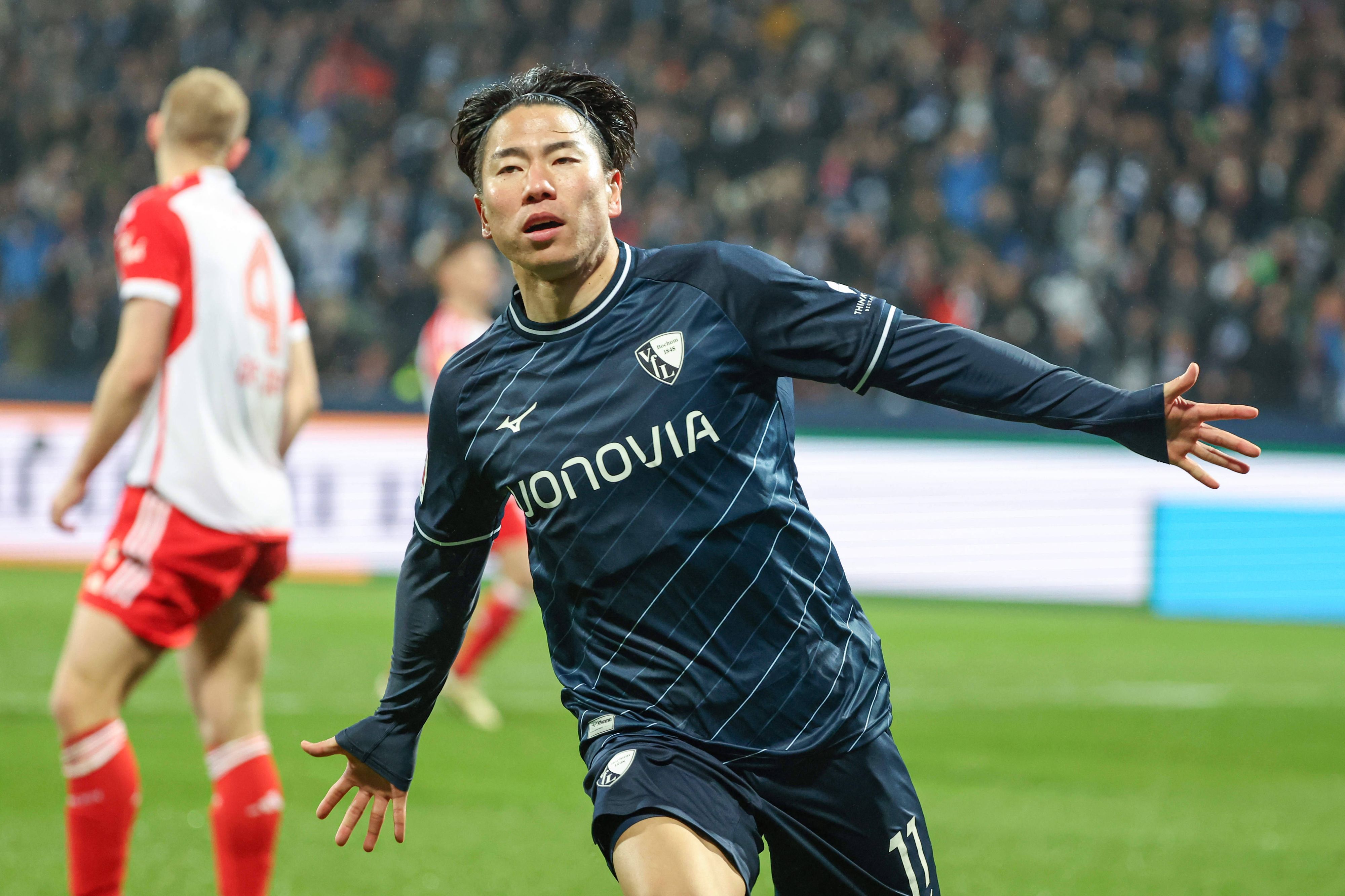 Takuma Asano beim Torjubel.