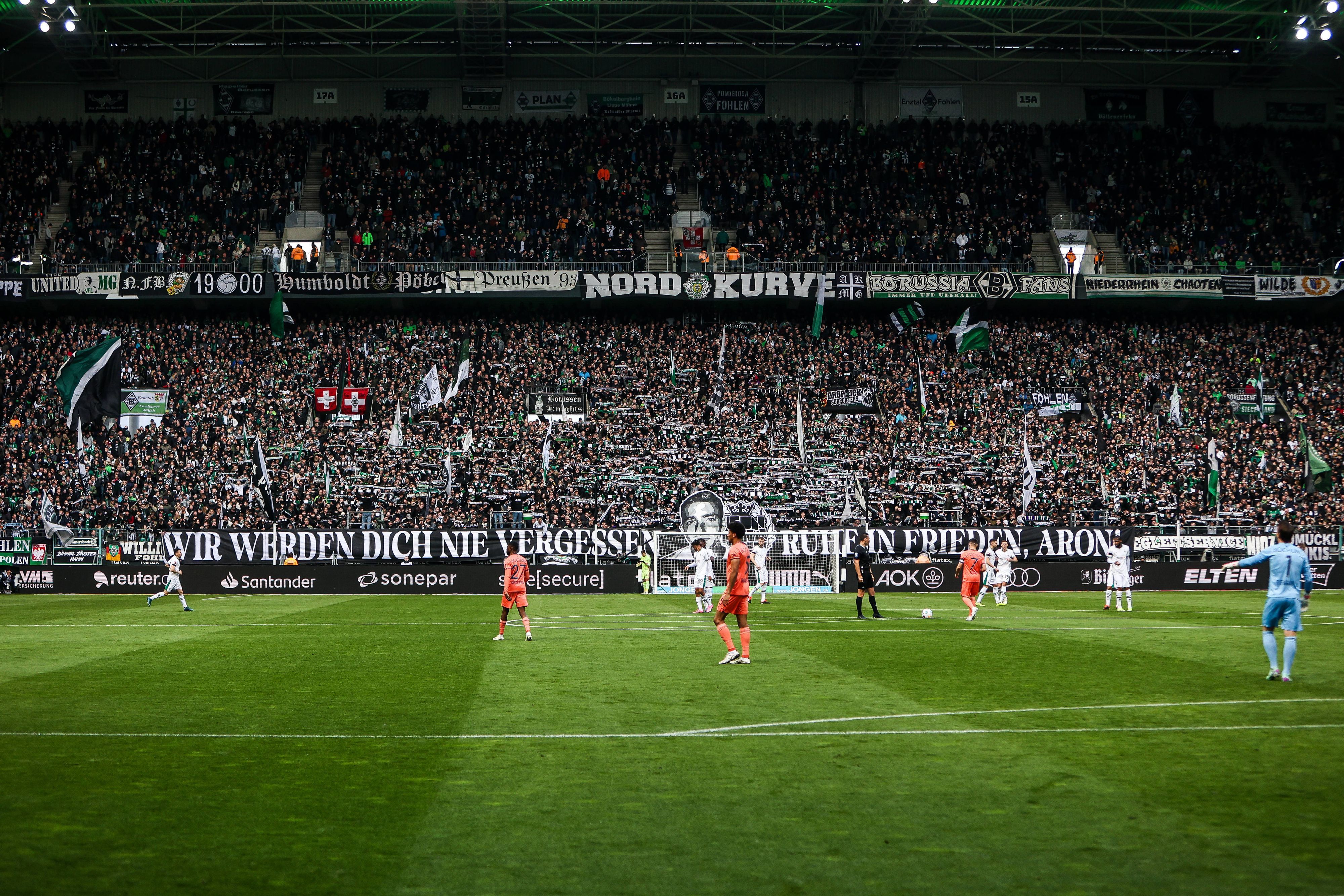 Fans von Borussia Mönchengladbach gedenken an verstorbenen Fan.