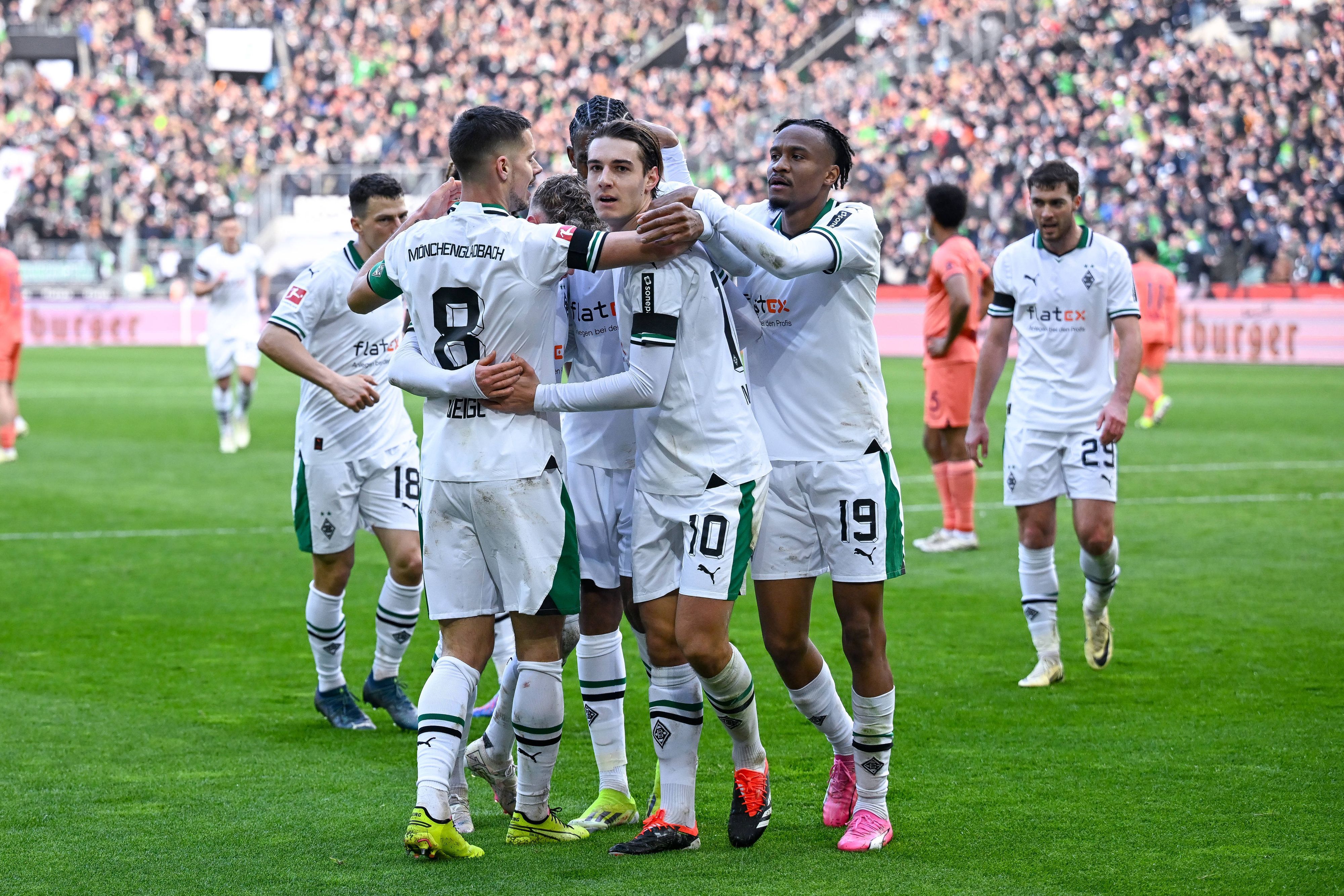 Borussia-Spieler beim Torjubel.