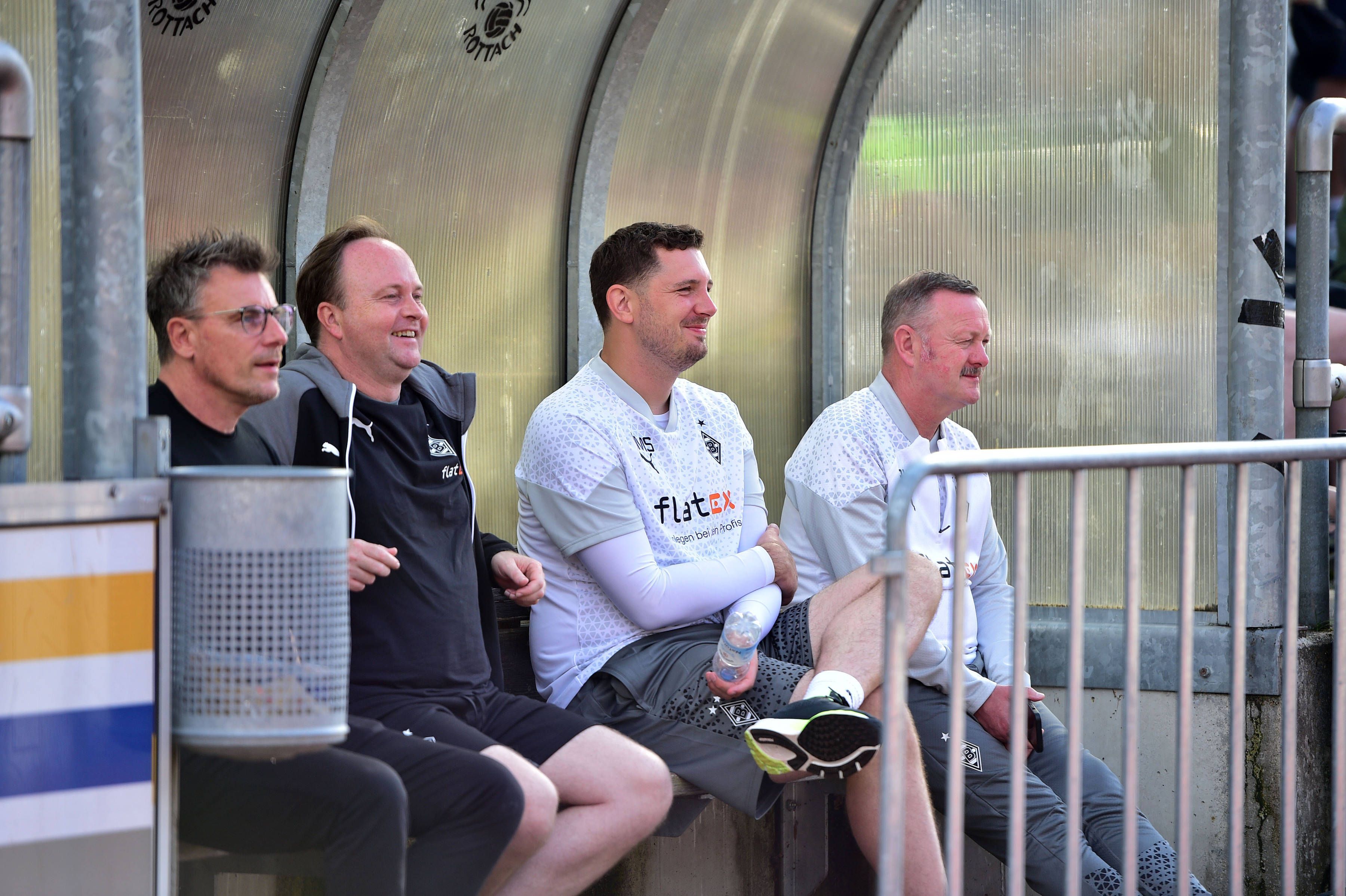 Steffen Korell neben Mario Vossen, Nils Schmadtke und Roland Virkus.