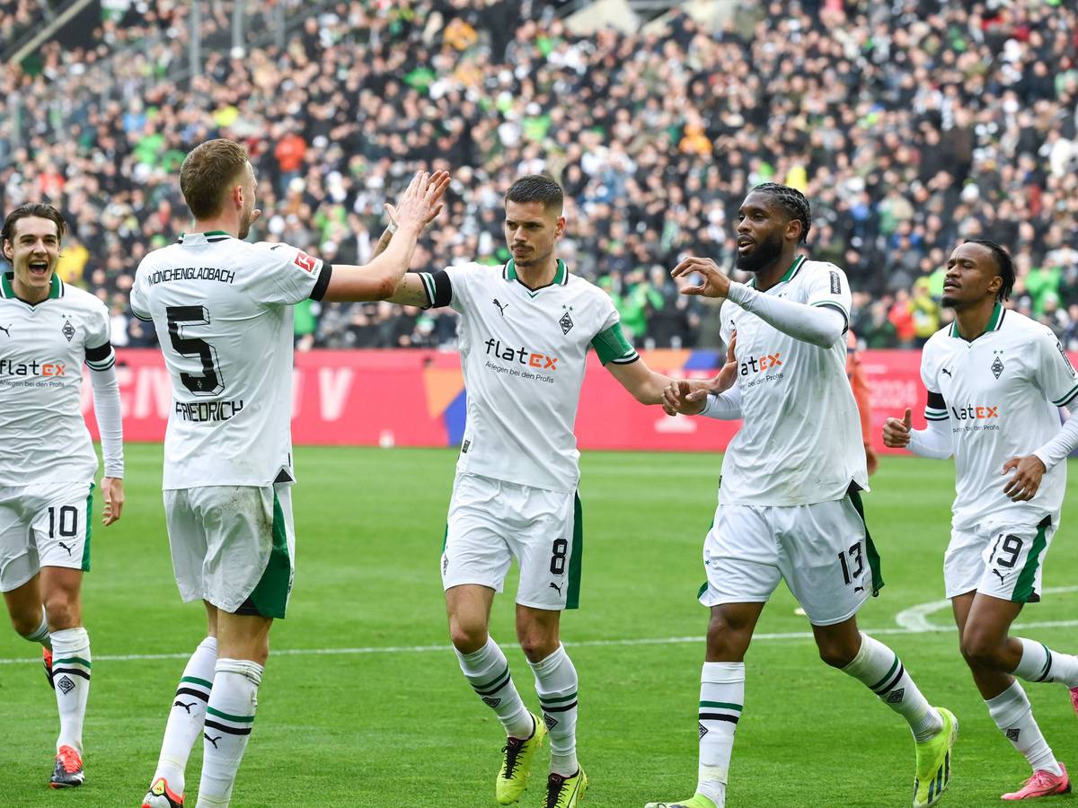 Spieler von Borussia Mönchengladbach beim Jubeln eines Treffers.