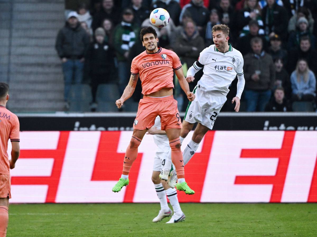Christoph Kramer und Goncalo Paciencia im Kopfballduell.