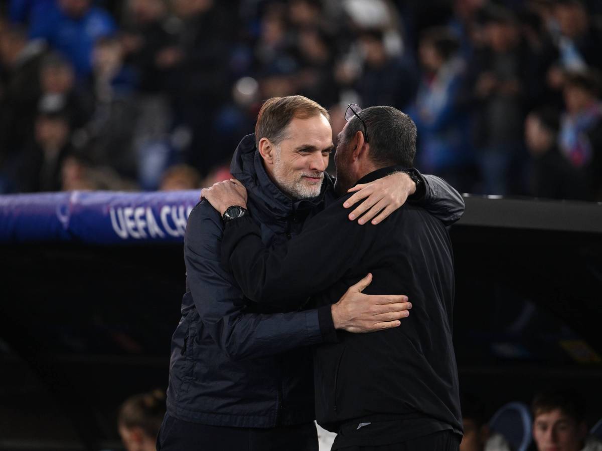 Thomas Tuchel und Maurizio Sarr bei der Umarmung.