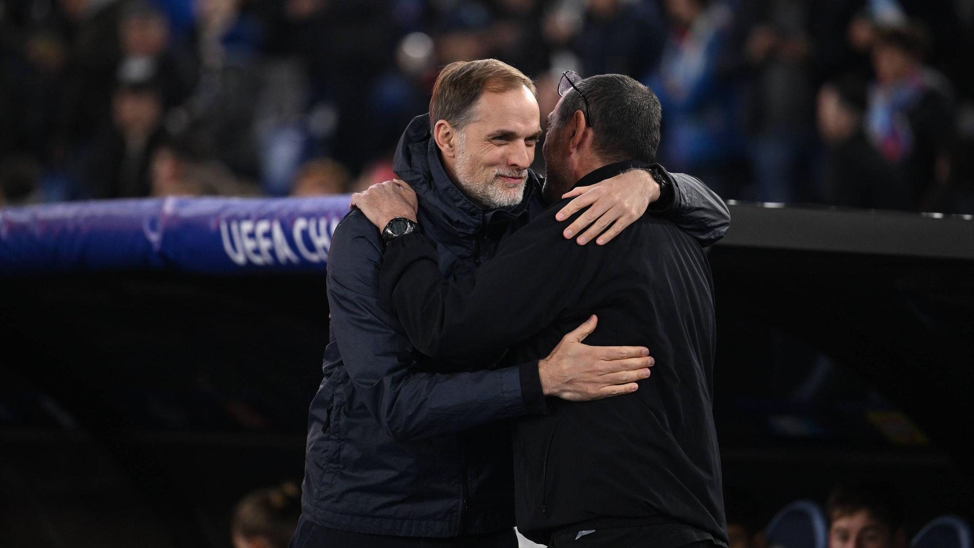 Thomas Tuchel und Maurizio Sarr bei der Umarmung.