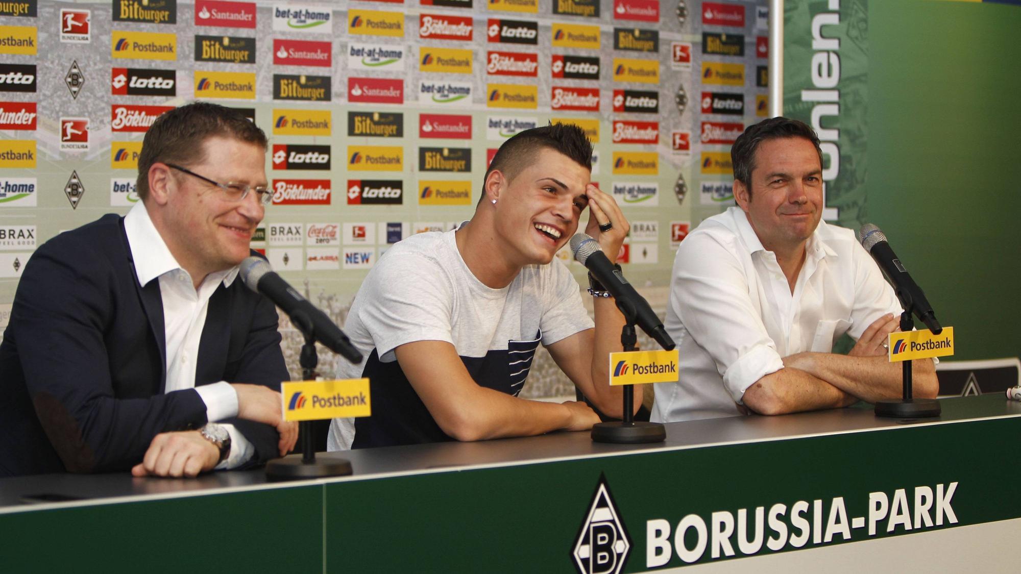 Max Eberl und Markus Aretz bei der Vorstellung von Granit Xhaka.