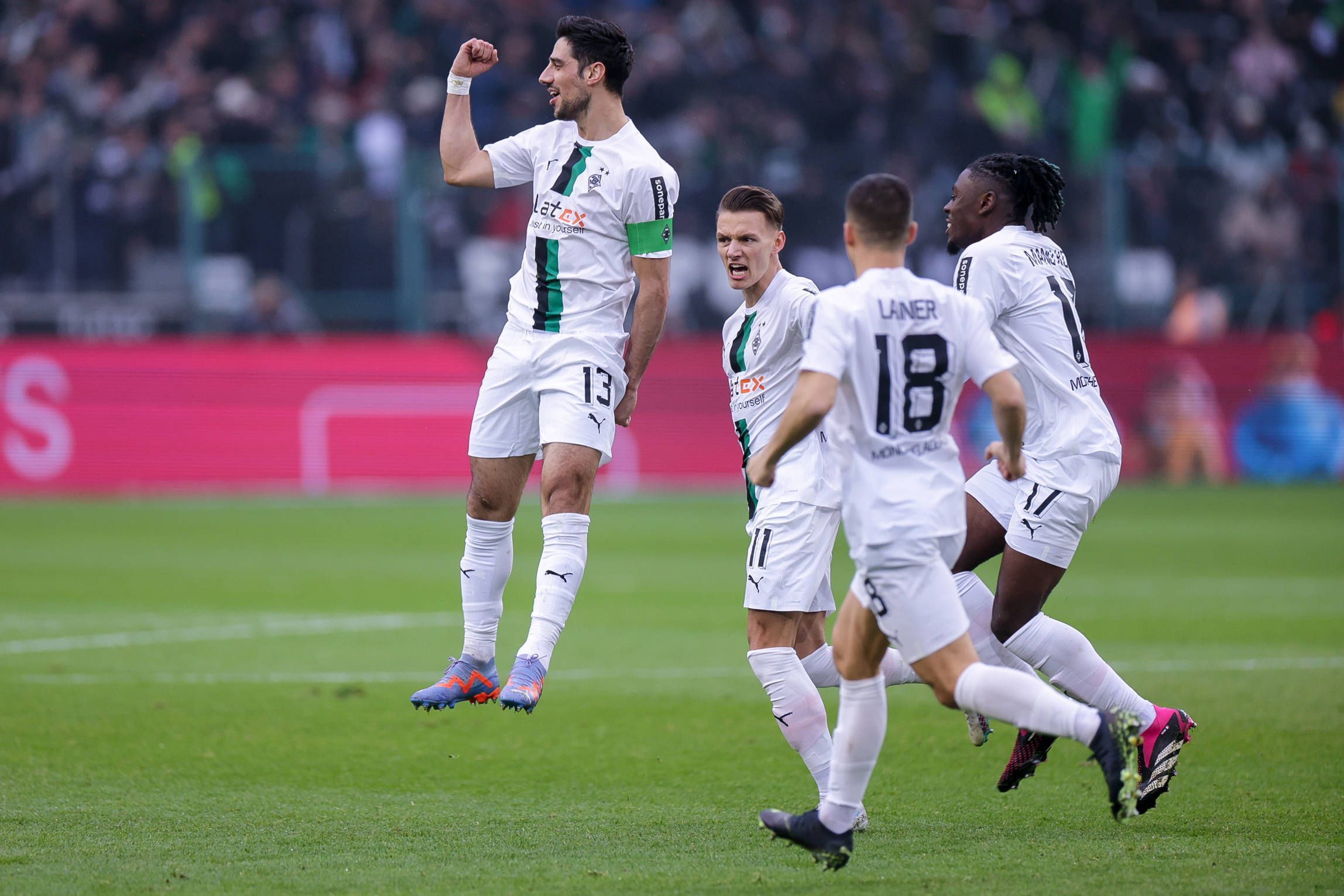 Lars Stindl bejubelt einen Treffer.