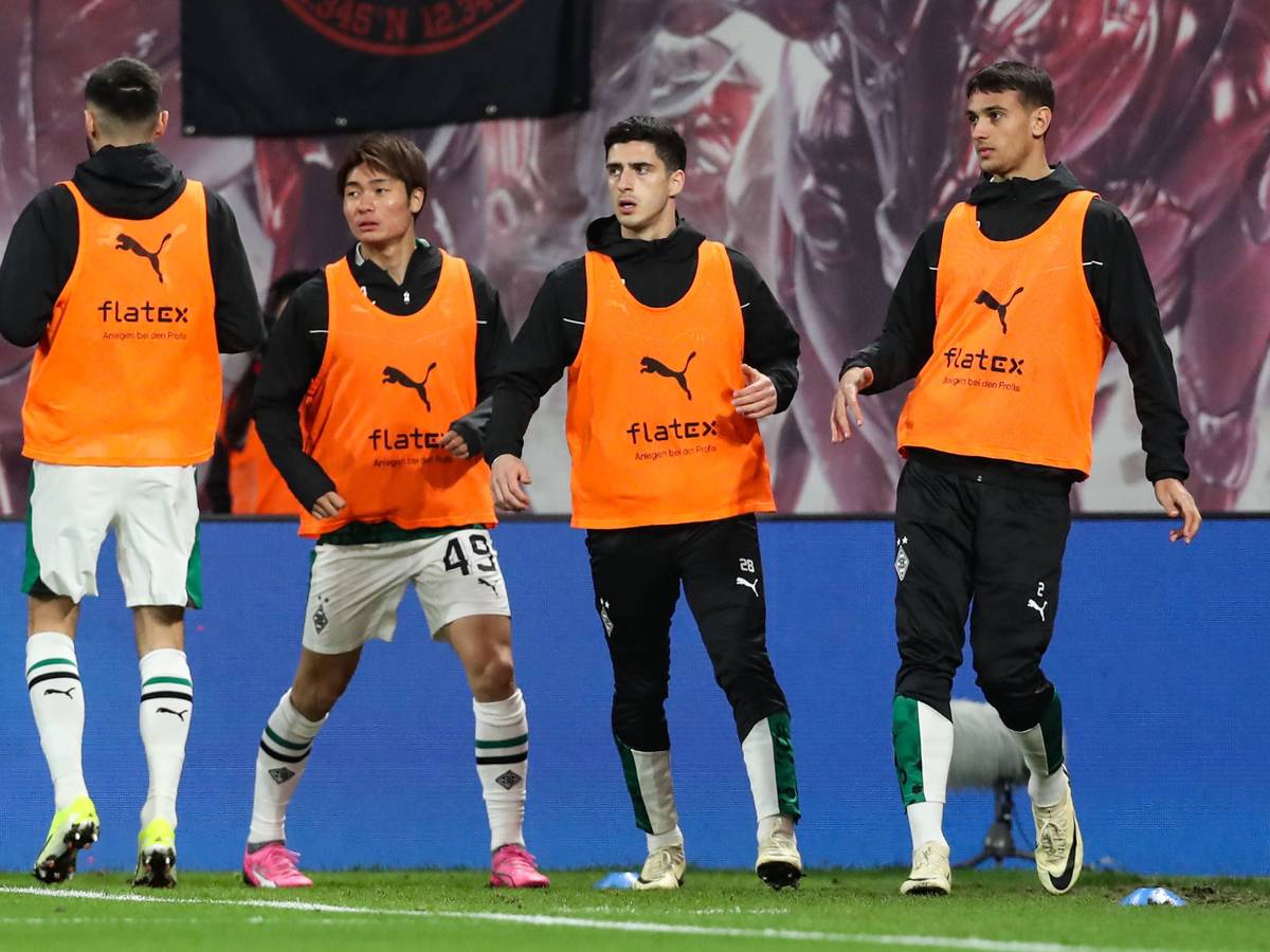 Spieler von Borussia Mönchengladbach beim Aufwärmen.
