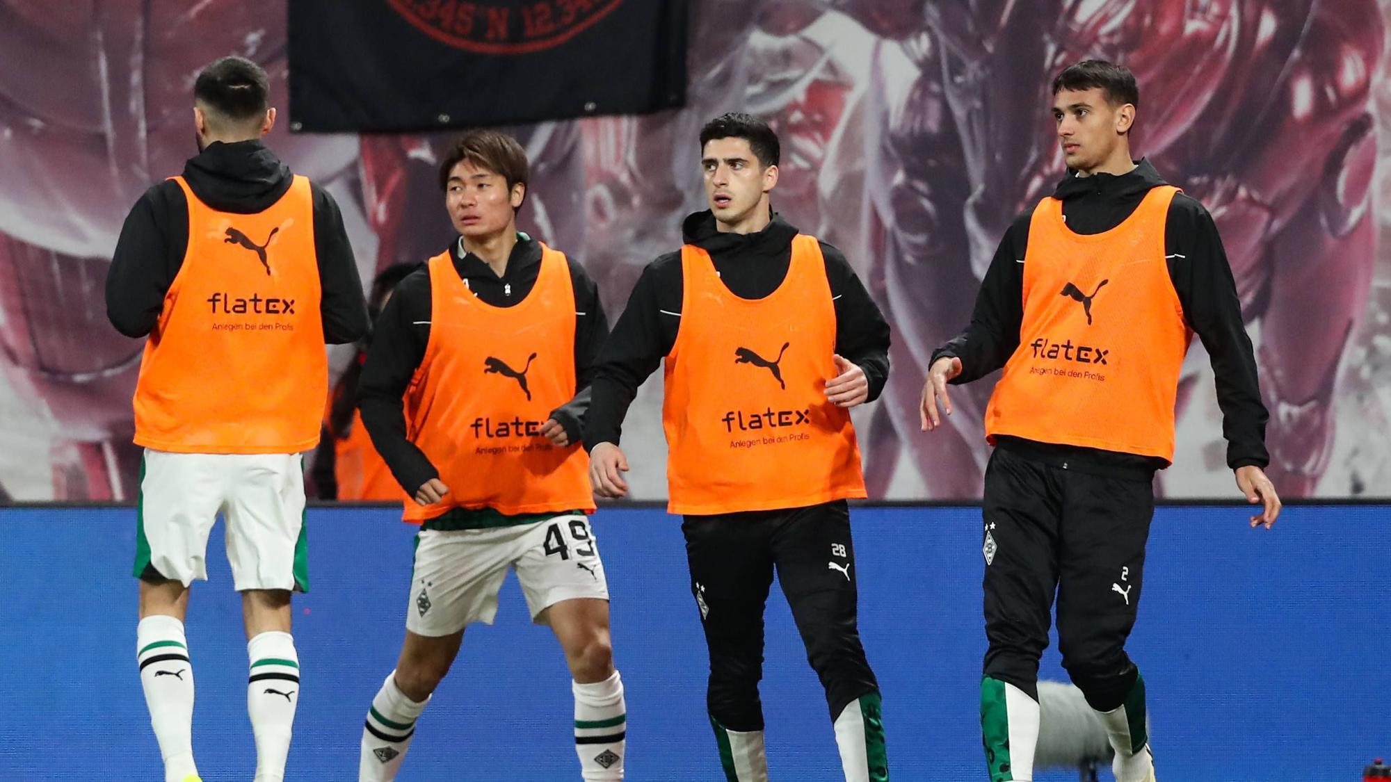 Spieler von Borussia Mönchengladbach beim Aufwärmen.
