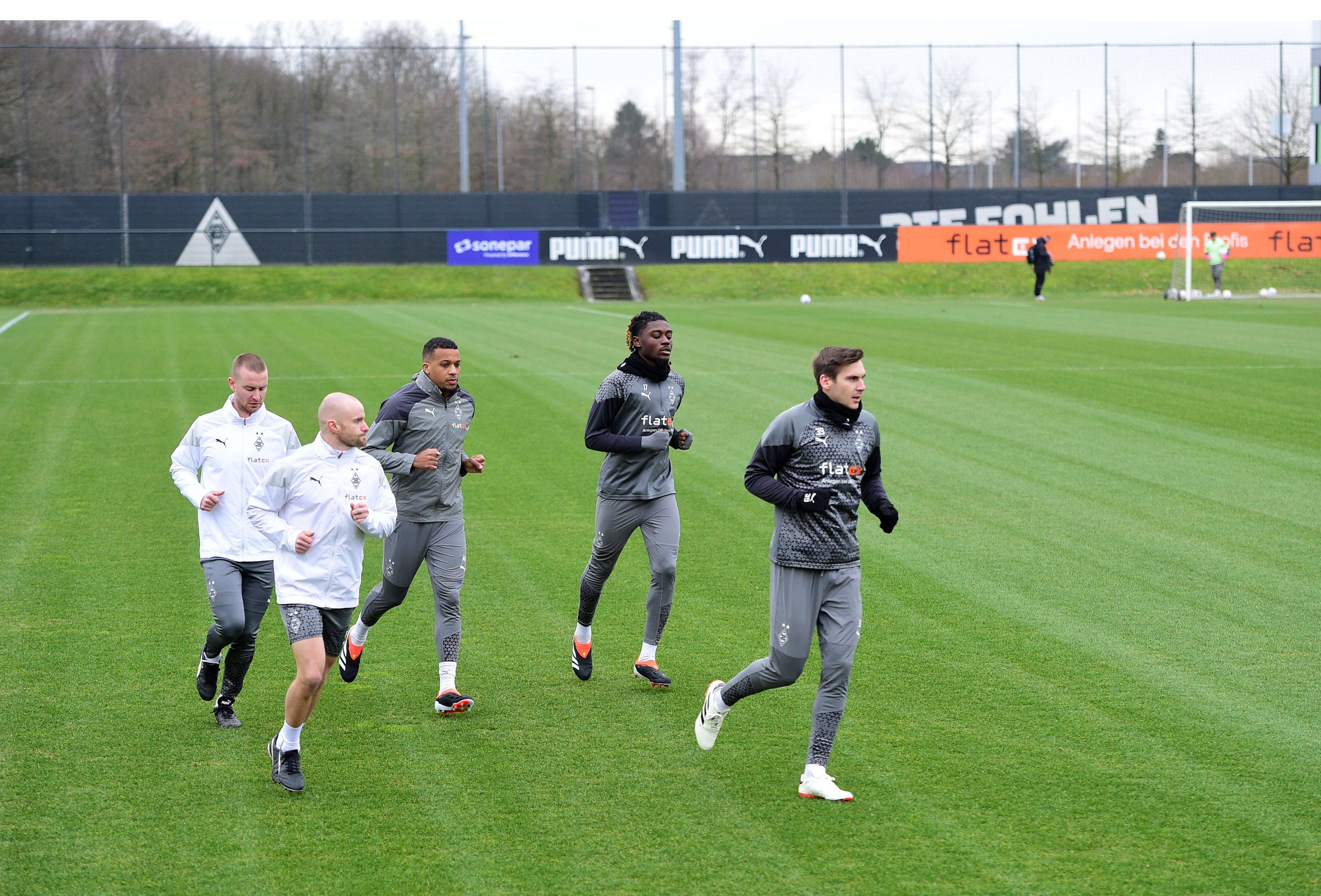 Alassane Plea im Lauftraining.