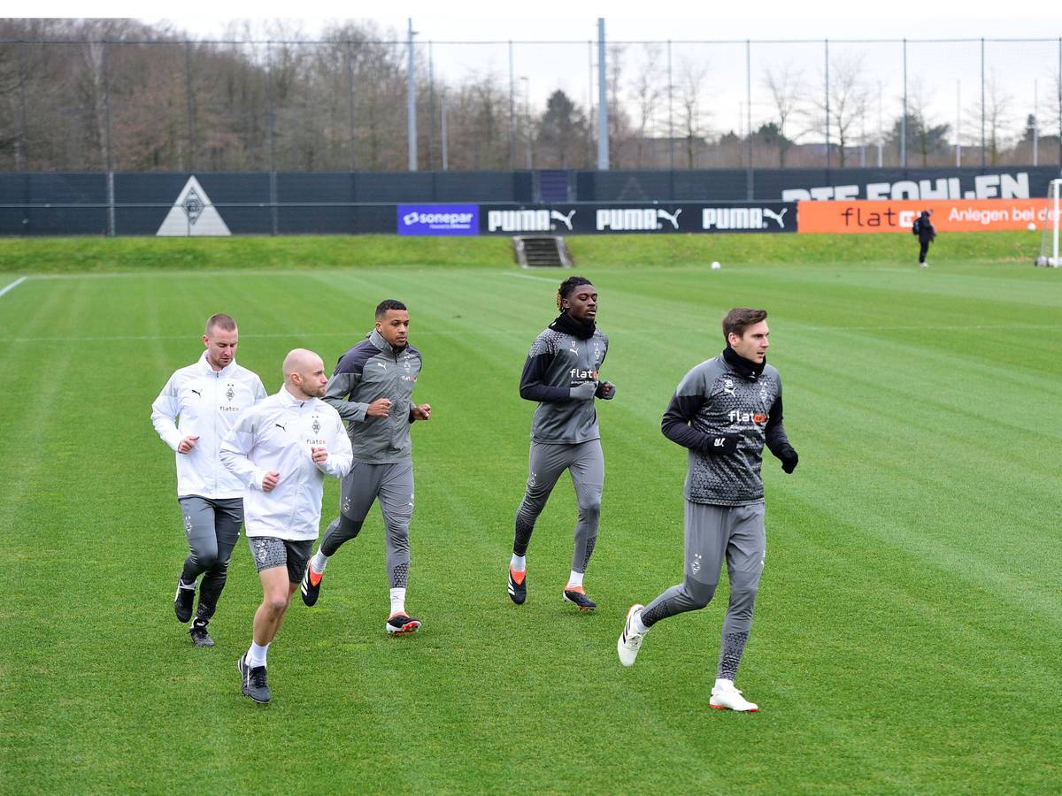 Alassane Plea im Lauftraining.