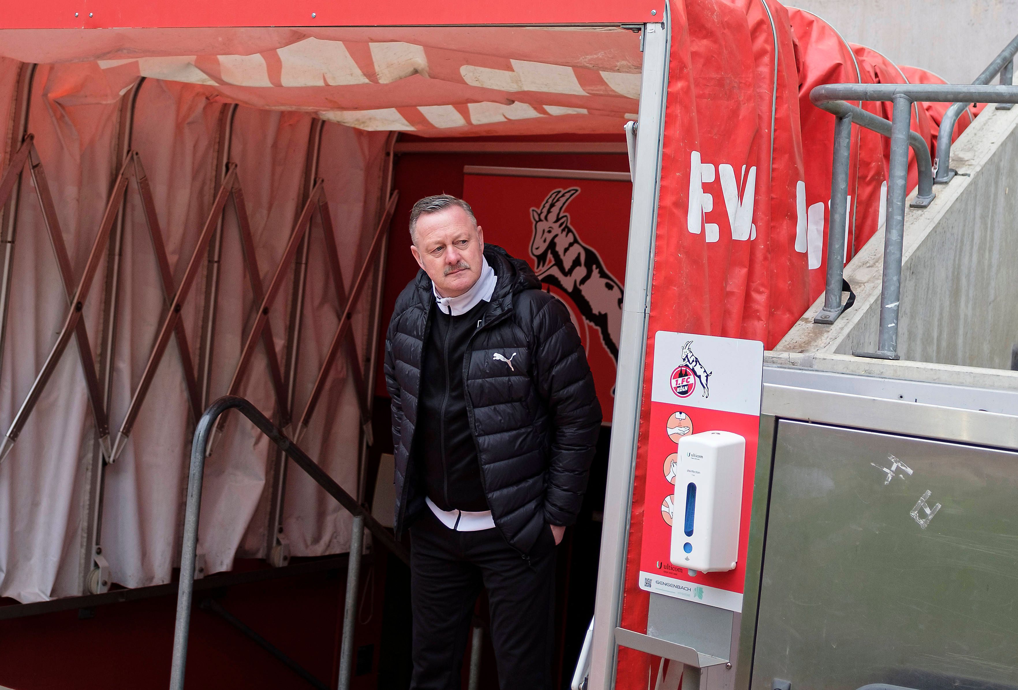 Roland Virkus im Spielertunnel des Kölner Stadions.