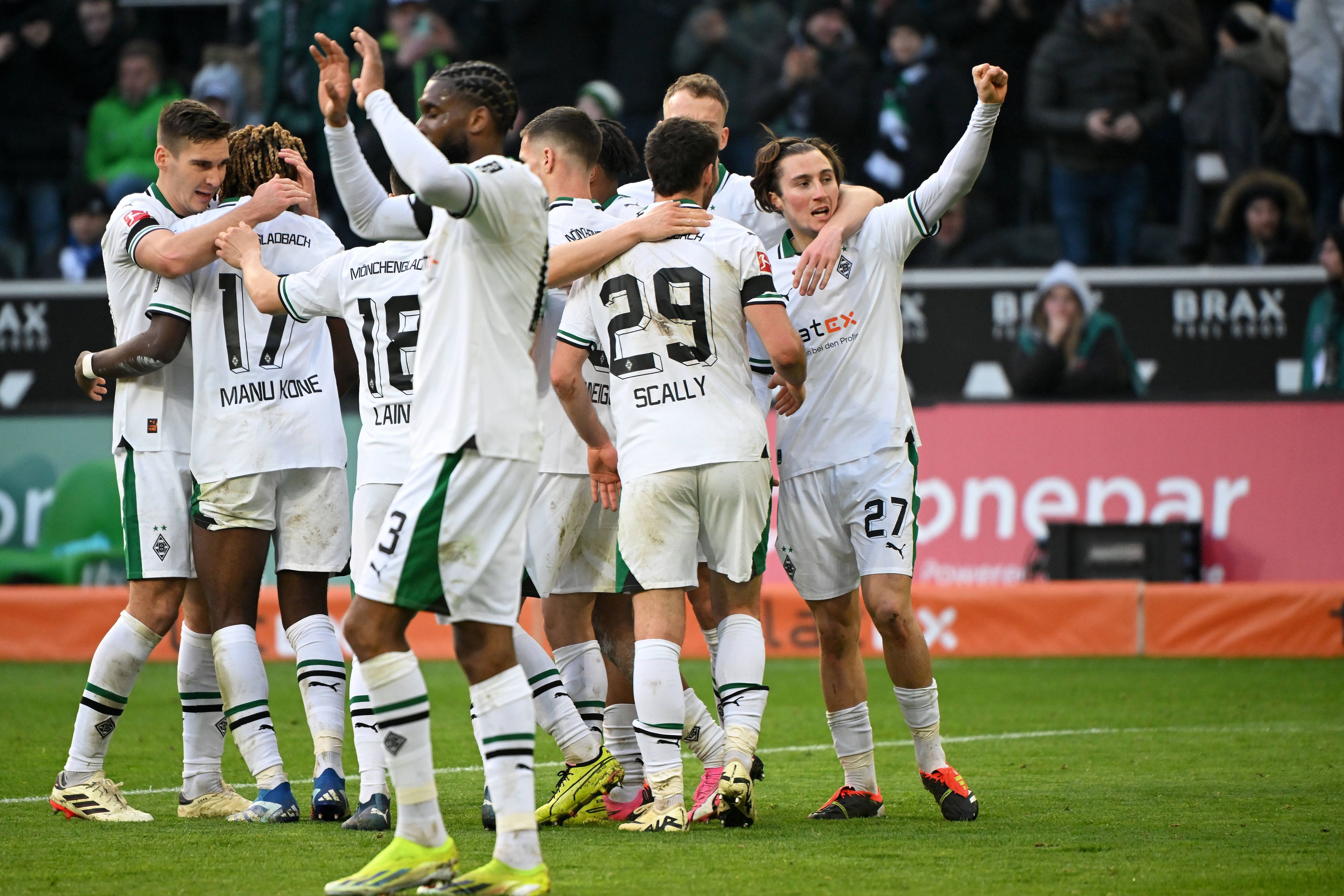 Borussia-Spieler beim Torjubel.