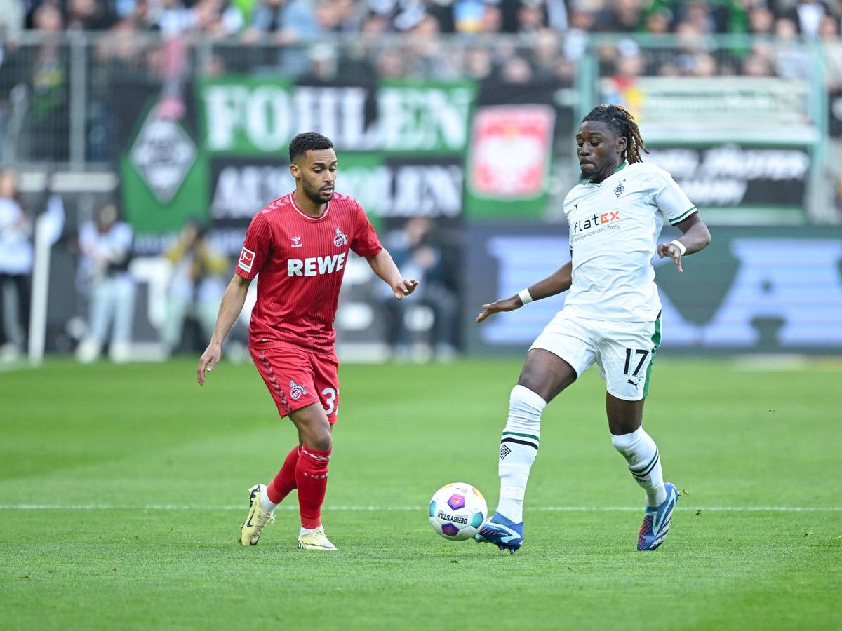 Manu Koné (r.) und Linton Maina im Kampf um den Ball.