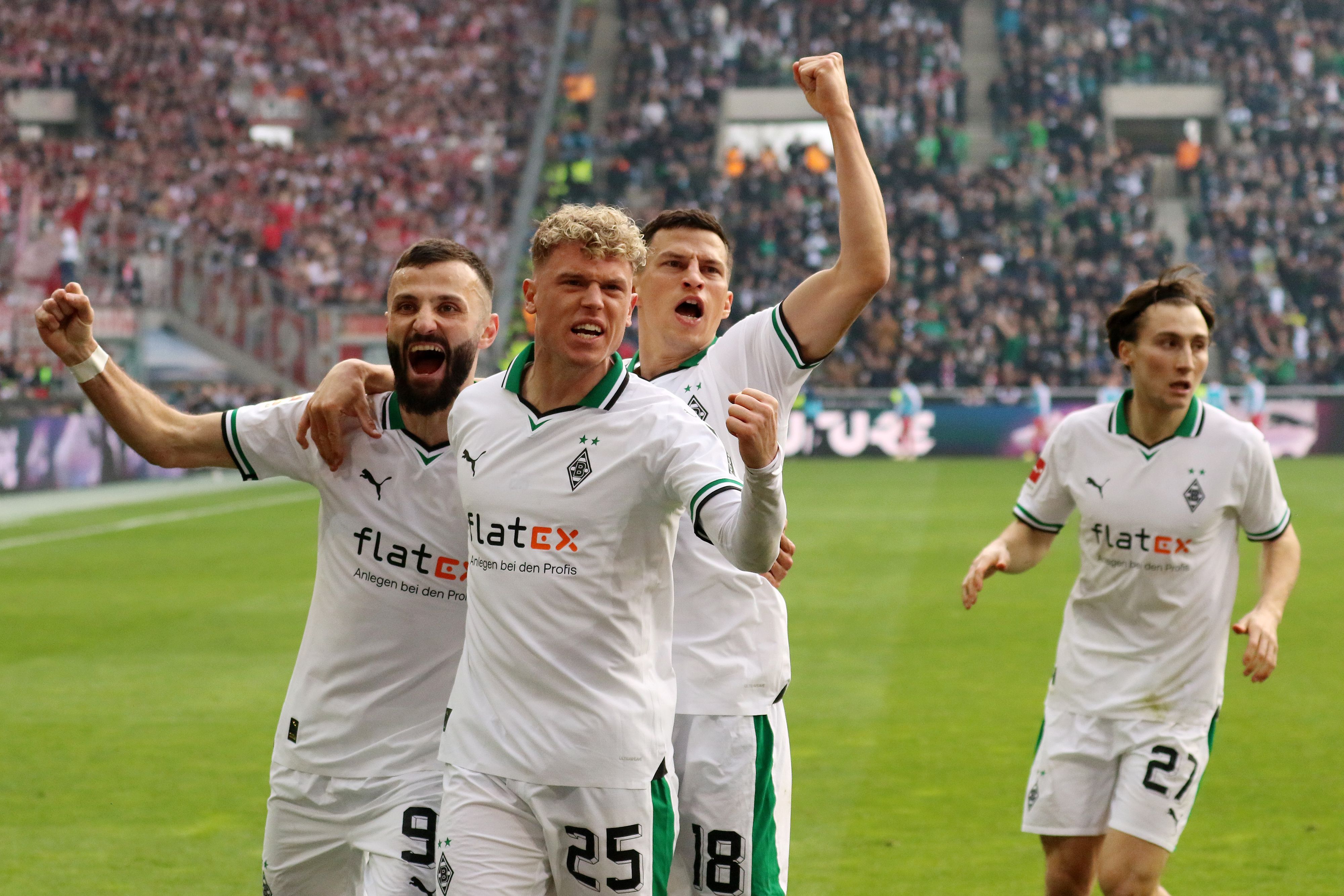 Borussia-Spieler beim Torjubel.