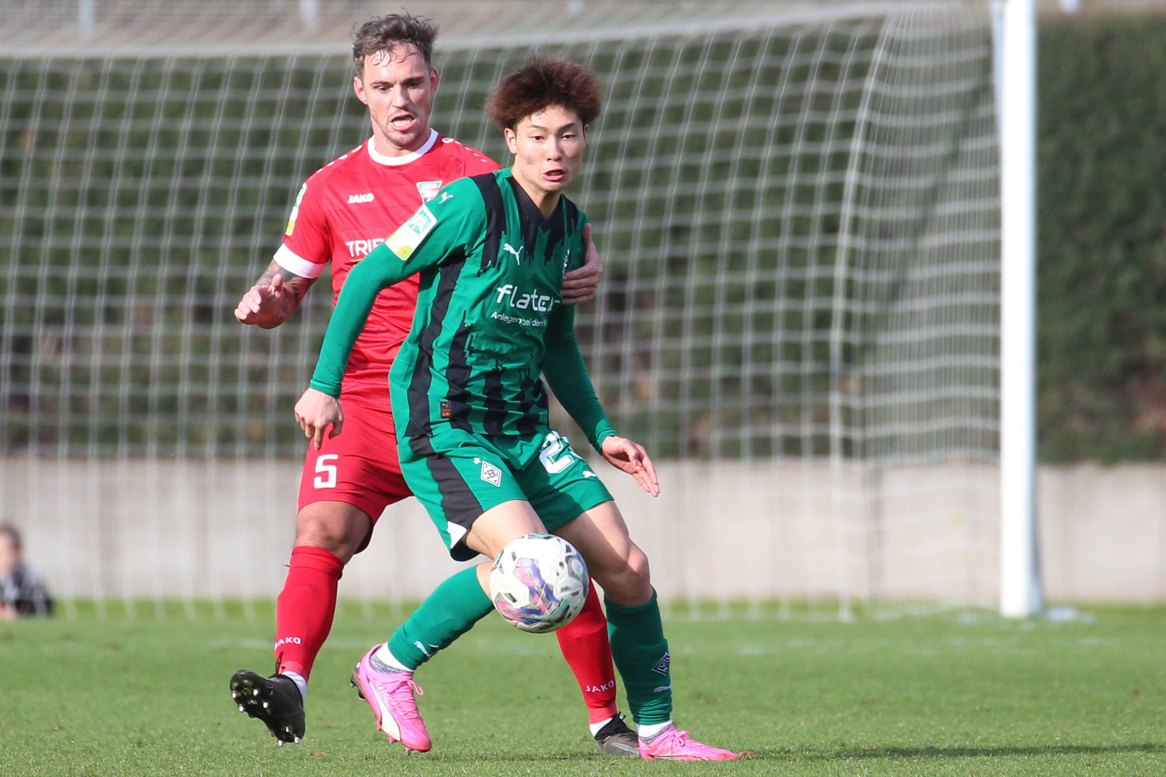 Shio Fukuda im Zweikampf.