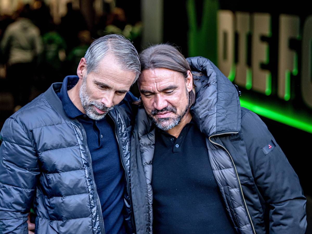 Marco Rose und Daniel Farke am Spielfeldrand.