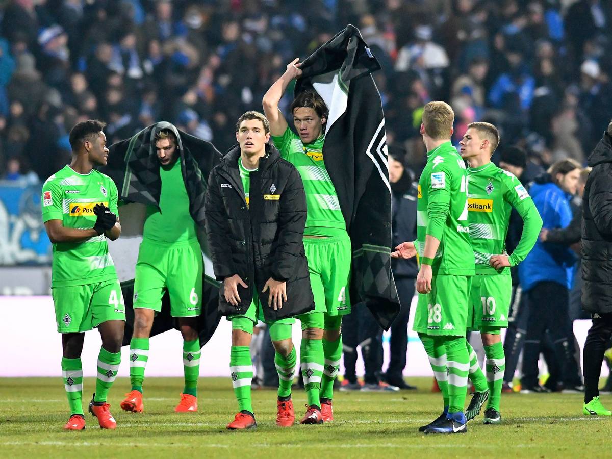 Borussia-Spieler nach einem Spiel in Darmstadt.