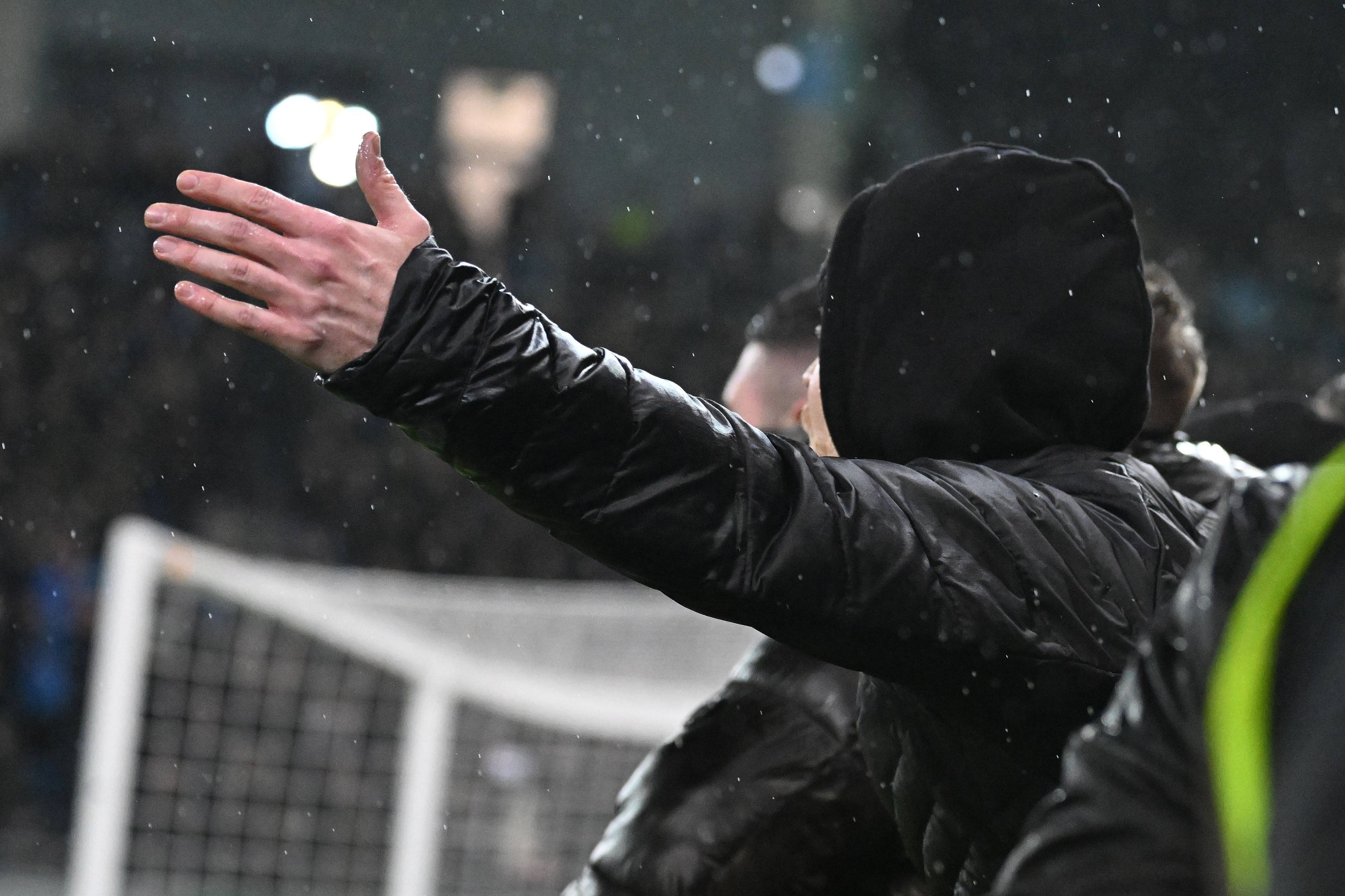 Fan von Borussia Mönchengladbach entsetzt nach Pokal-Aus gegen Saarbrücken.