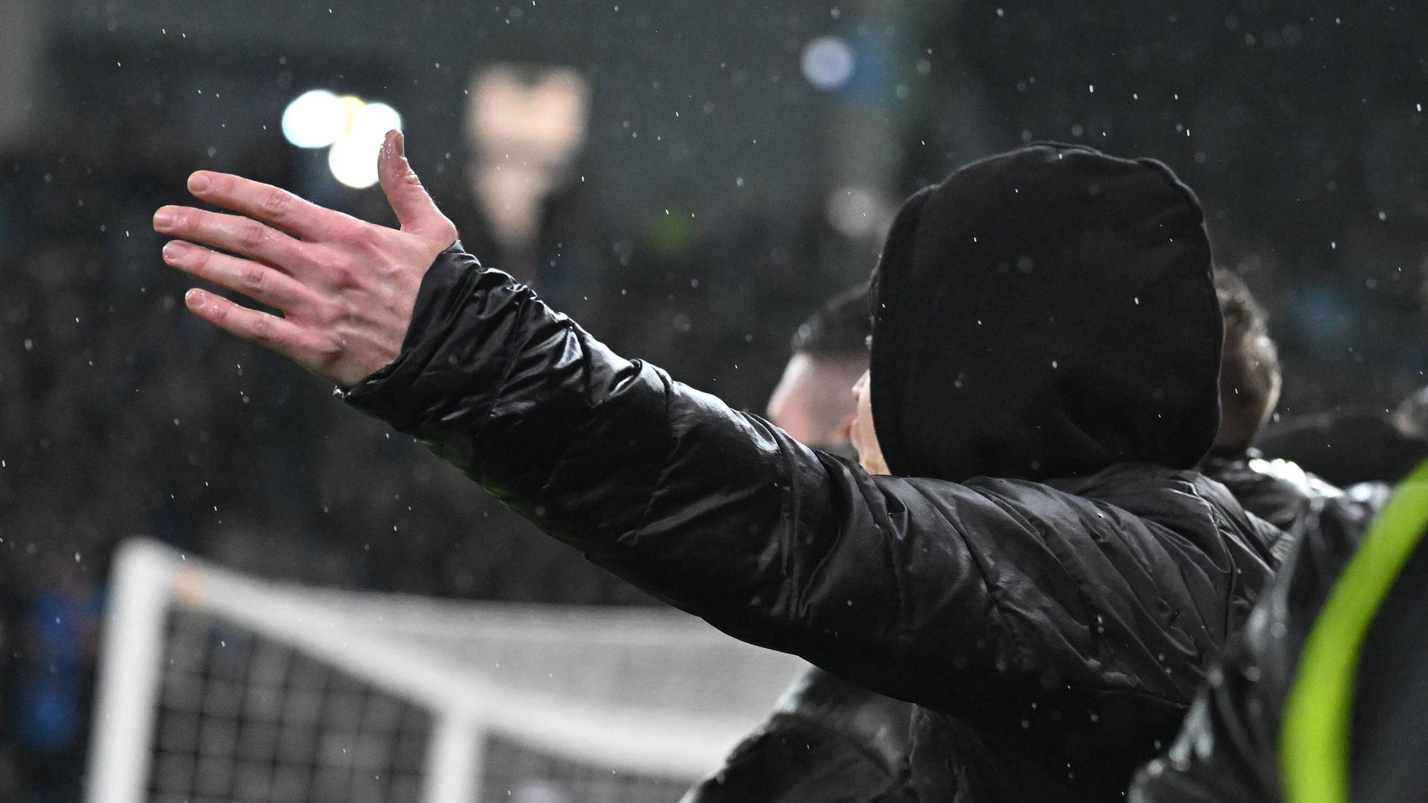 Fan von Borussia Mönchengladbach entsetzt nach Pokal-Aus gegen Saarbrücken.