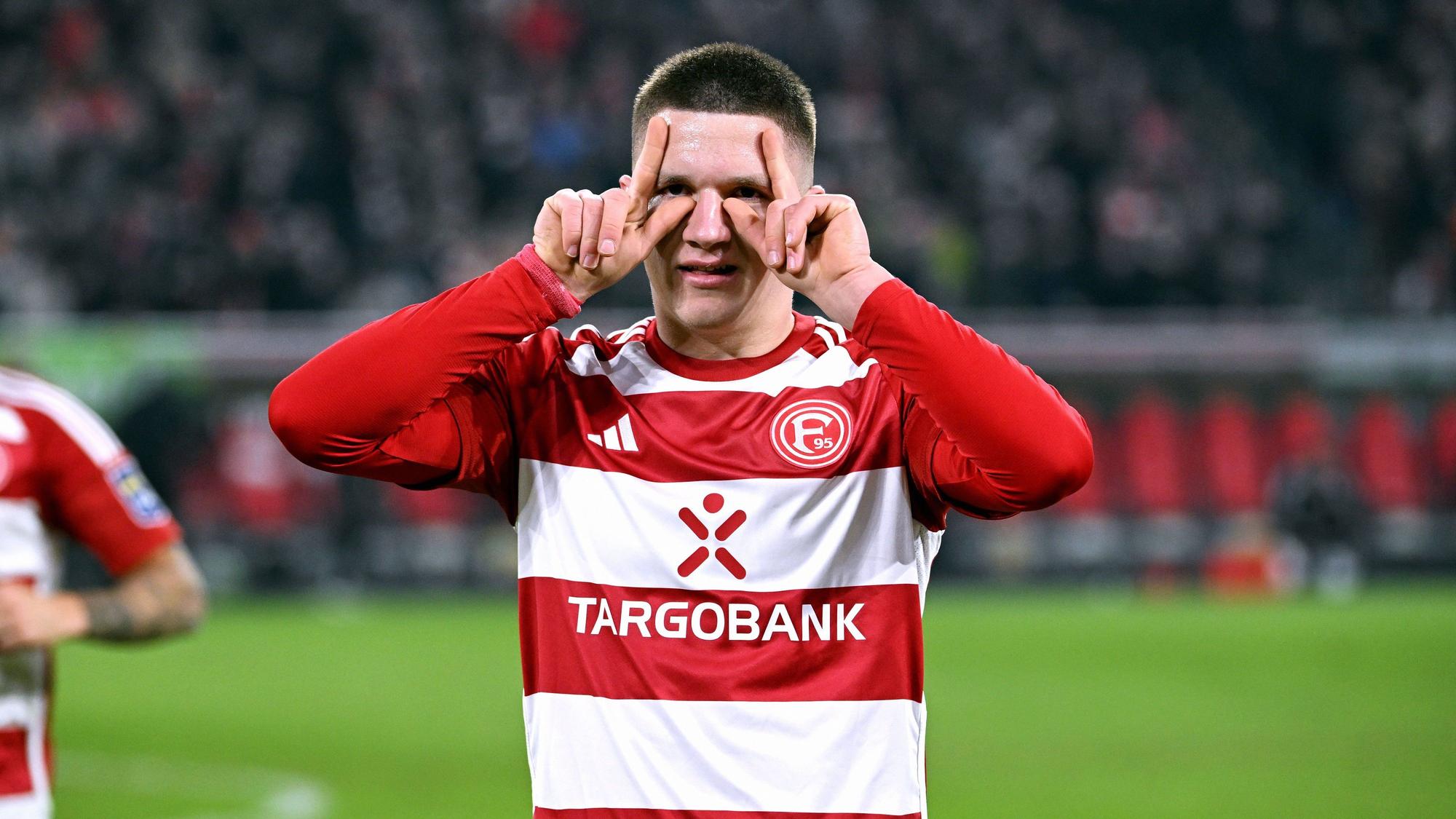 Christos Tzolis beim Torjubel.