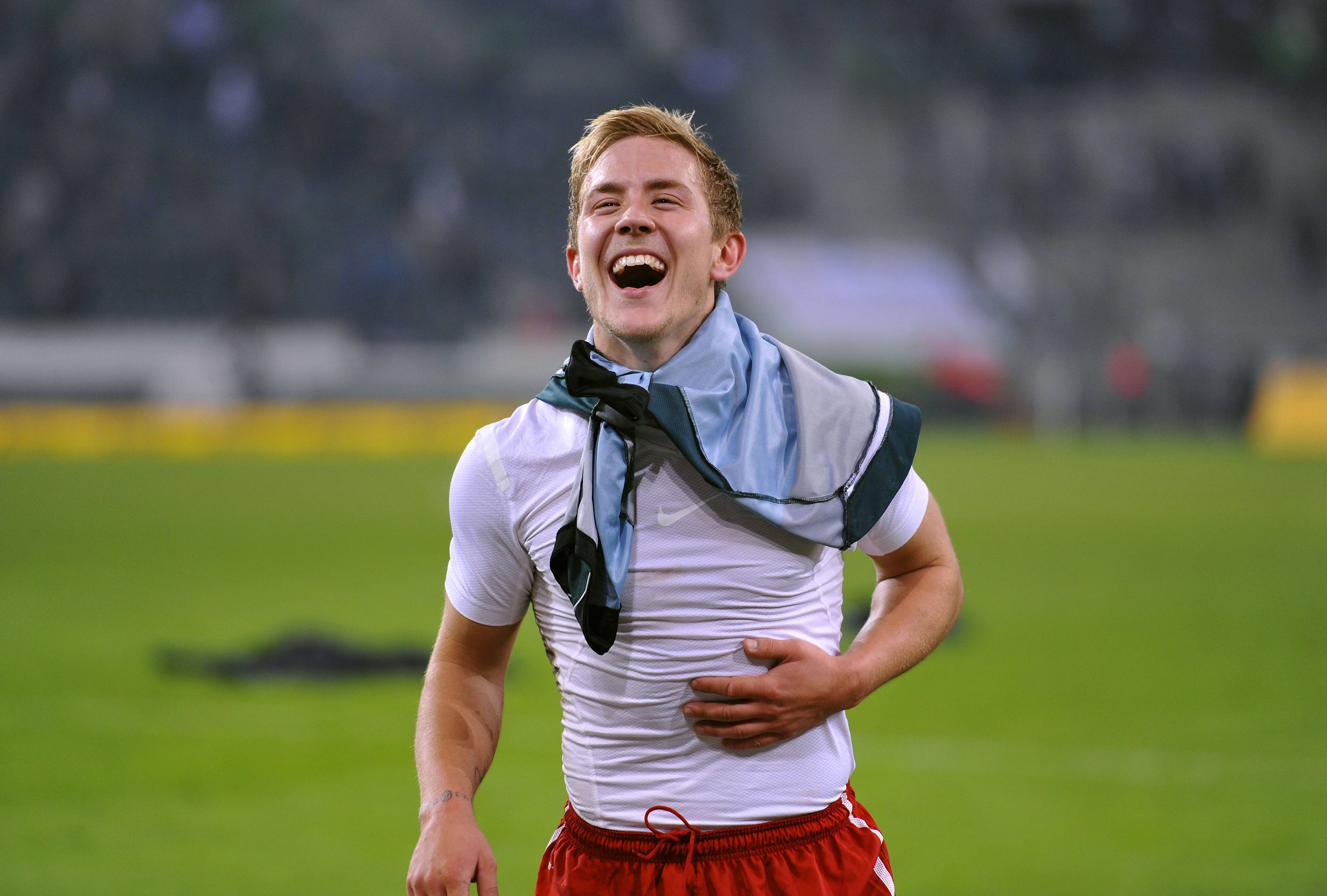 Lewis Holtby feiert im Borussia-Park.