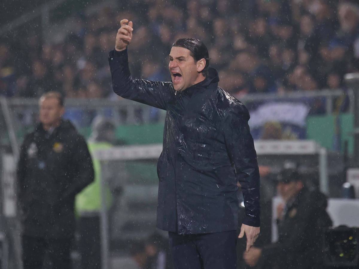 Gerardo Seoane gestikuliert.