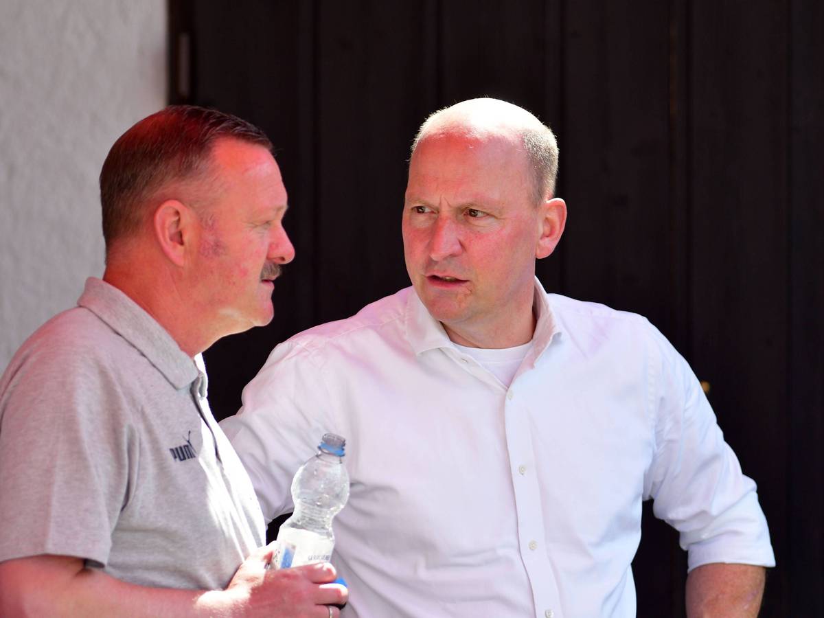 Roland Virkus (l.) im Gespräch mit Stephan Schippers.