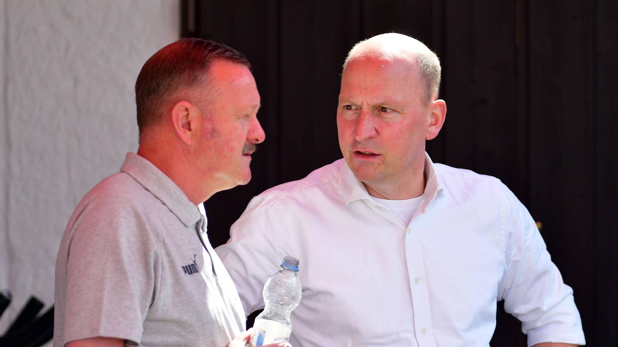 Roland Virkus (l.) im Gespräch mit Stephan Schippers.
