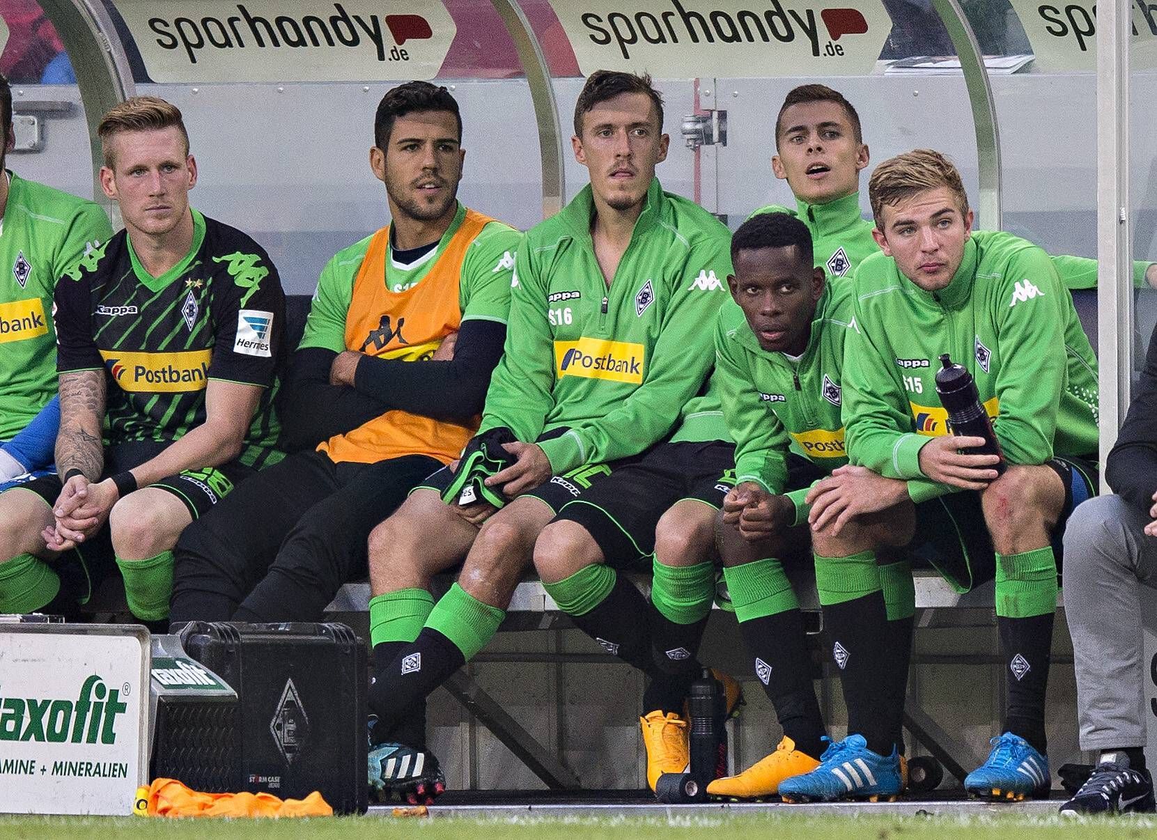 Borussia-Spieler auf der Ersatzbank.