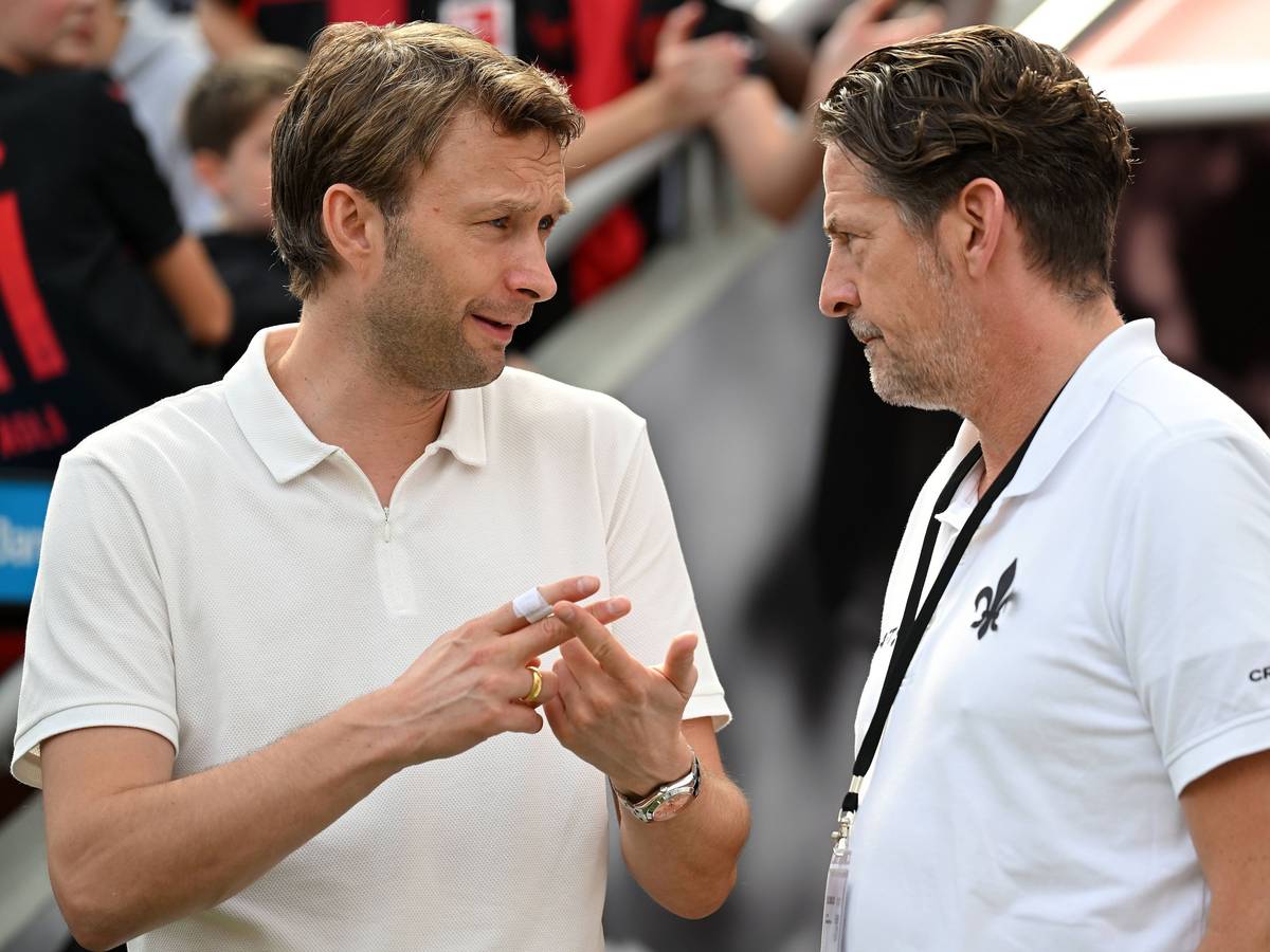 Carsten Wehlmann im Gespräch mit Simon Rolfes.